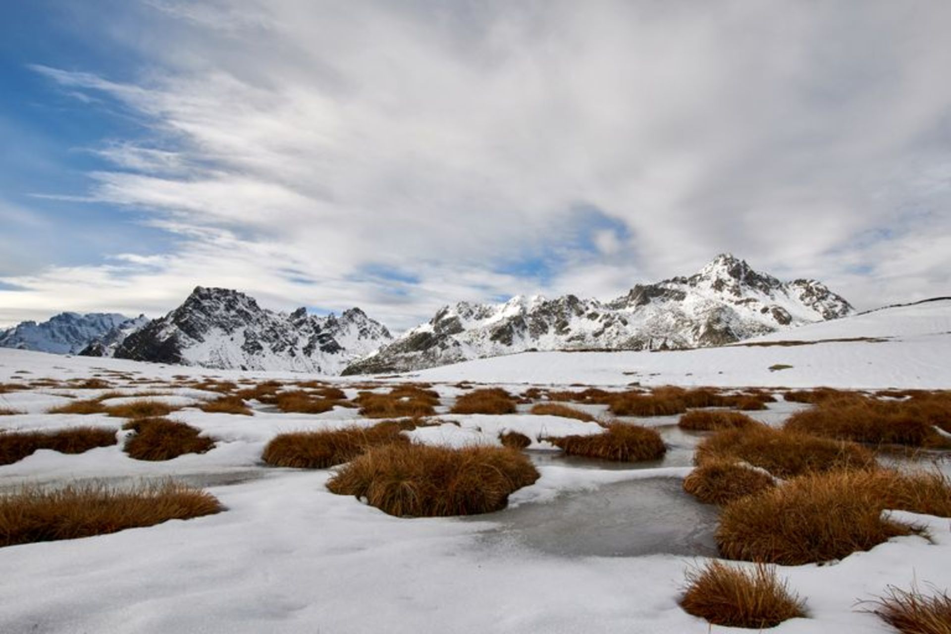 منظره برفی آلپ ایتالیا