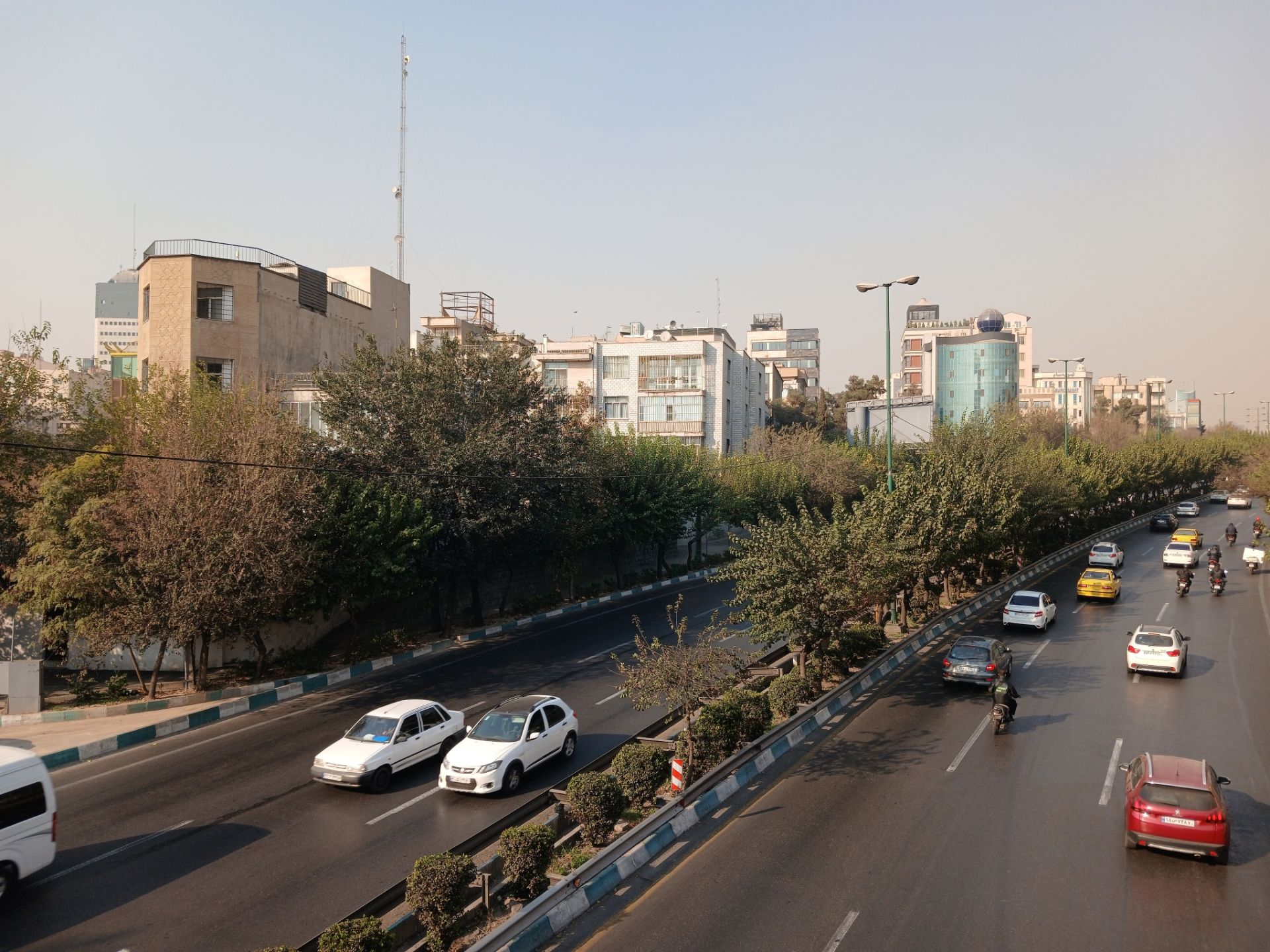 اتوبان مدرس. عکس ۵۰ مکاپیکسلی گلکسی A17