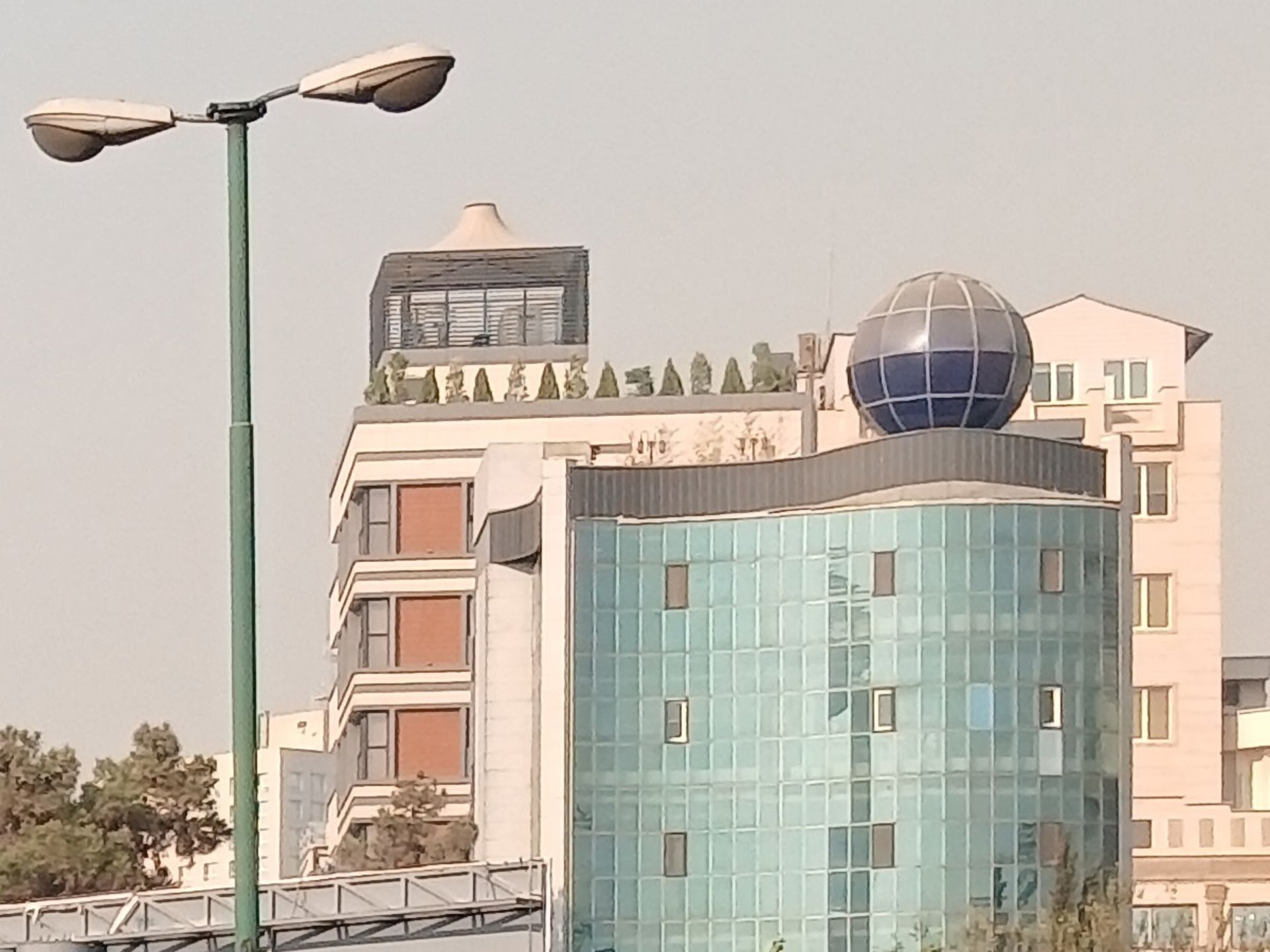 اتوبان مدرس. برش عکس ۵۰ مگاپیکسلی گلکسی A17