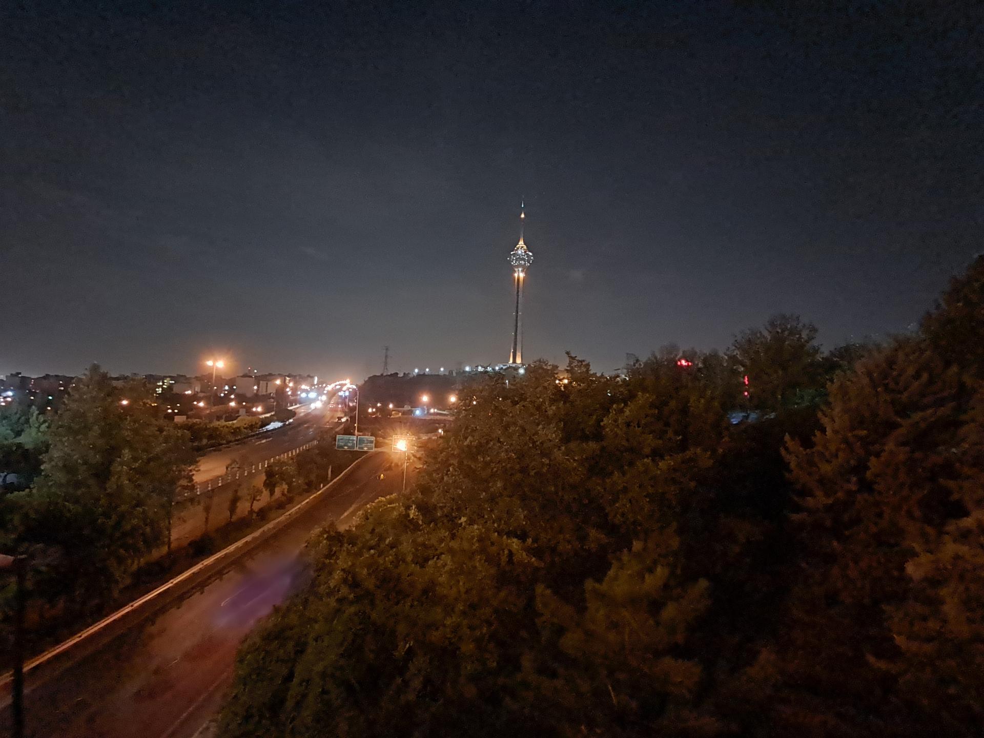 دوربین گلکسی A25 در شب