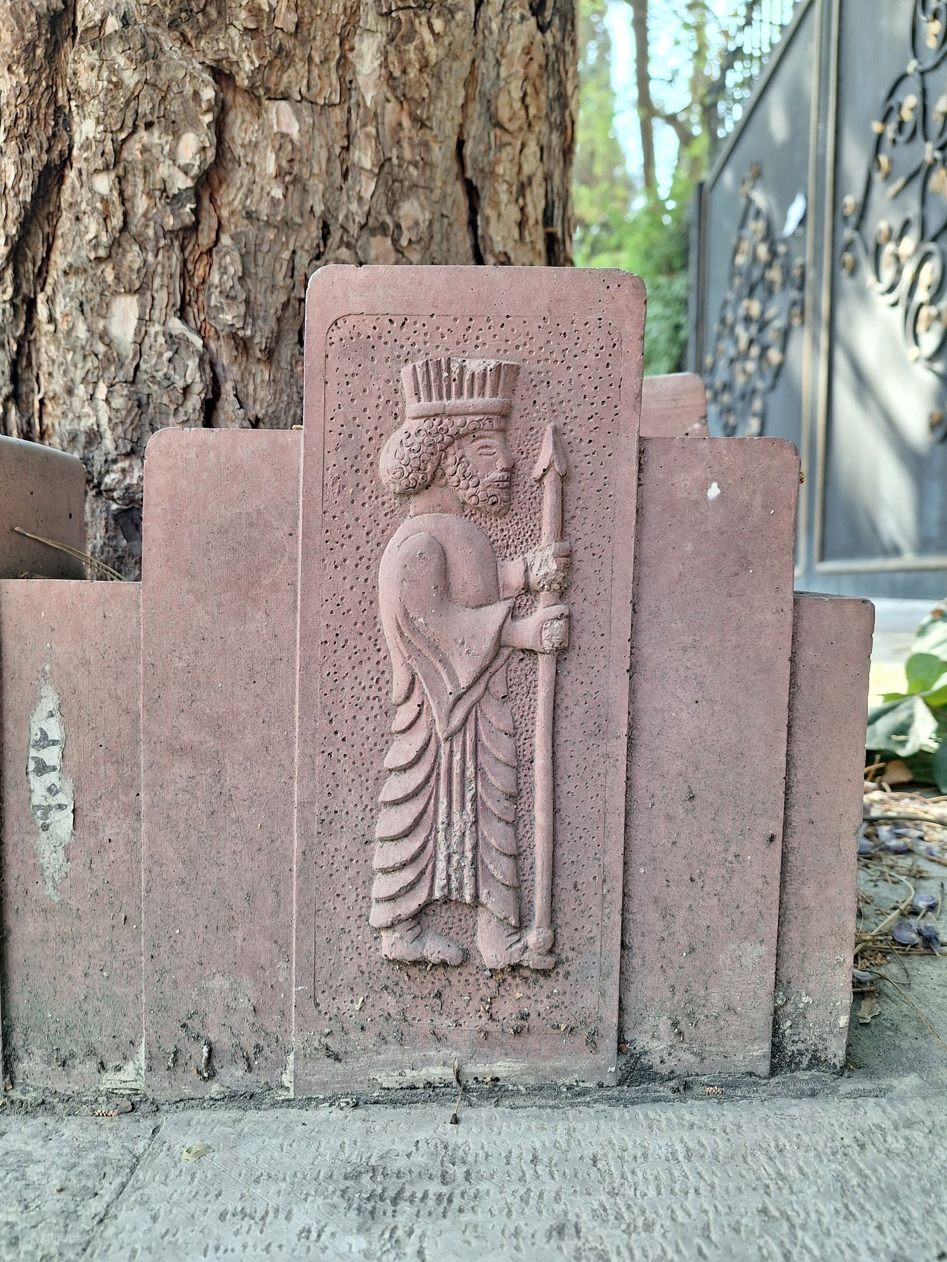 نمونه عکس دوربین اصلی A54 در روز از کاشی