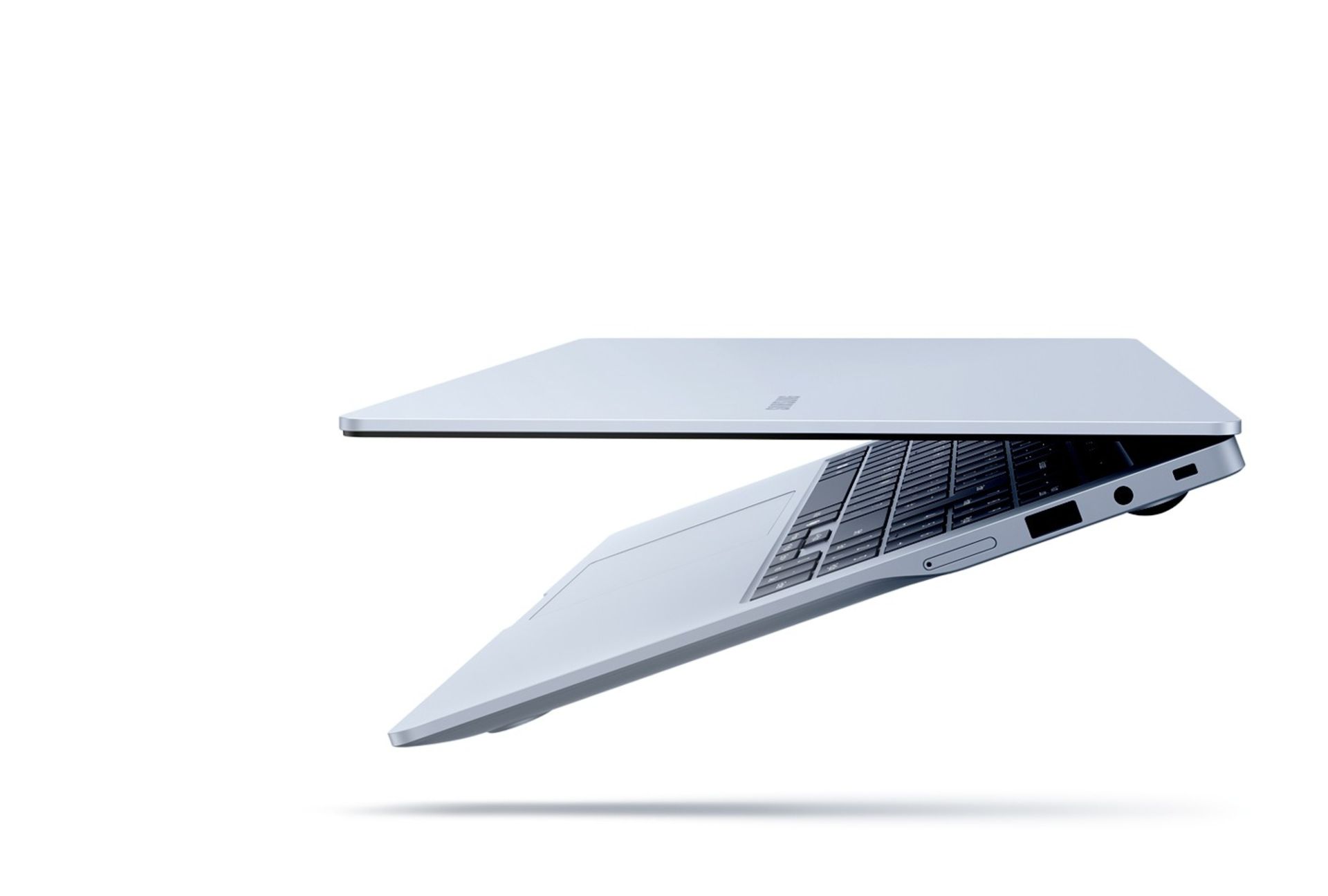 نمای جانبی گلکسی بوک ۵ اج سامسونگ