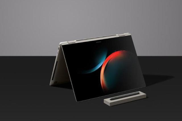 گلکسی بوک ۳ پرو ۳۶۰ با نمایشگر لمسی AMOLED و پشتیبانی از قلم S-Pen معرفی شد