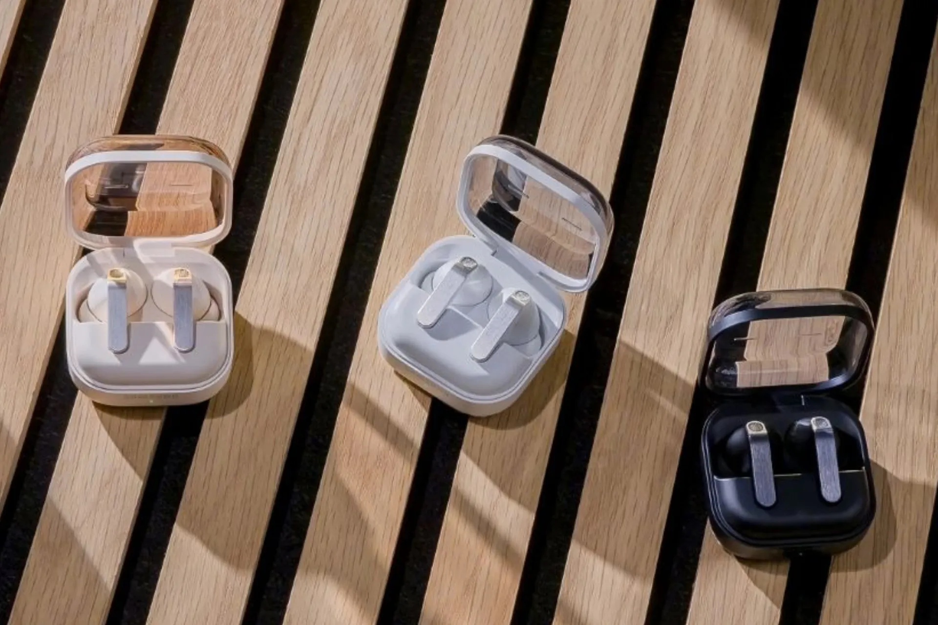 سری گلکسی بادز۴ در رنگ‌های مشکی، سفید و طلایی‌صورتی