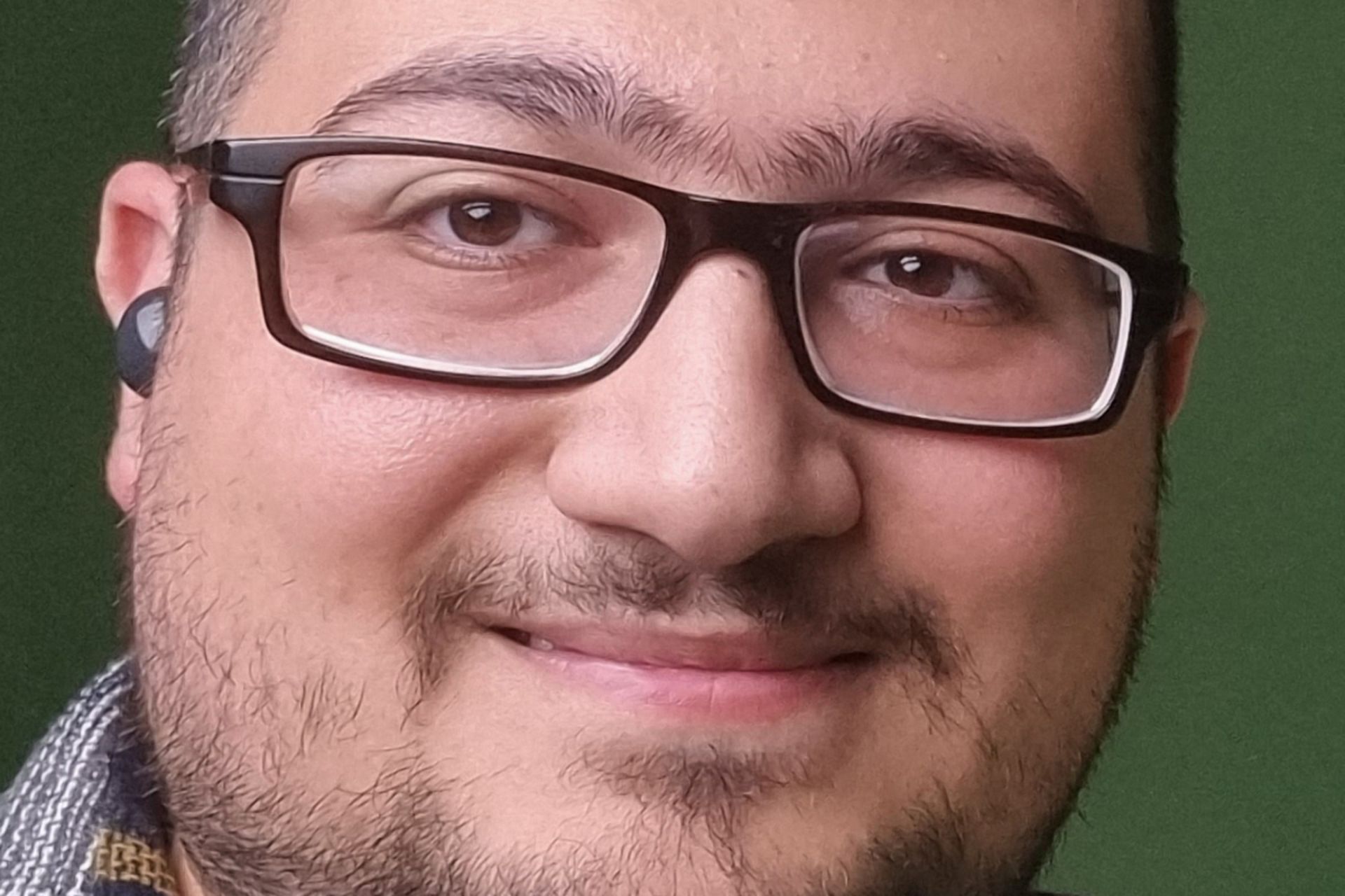 برش ۱۰۰ درصدی عکس سلفی گلکسی S21 FE سامسونگ