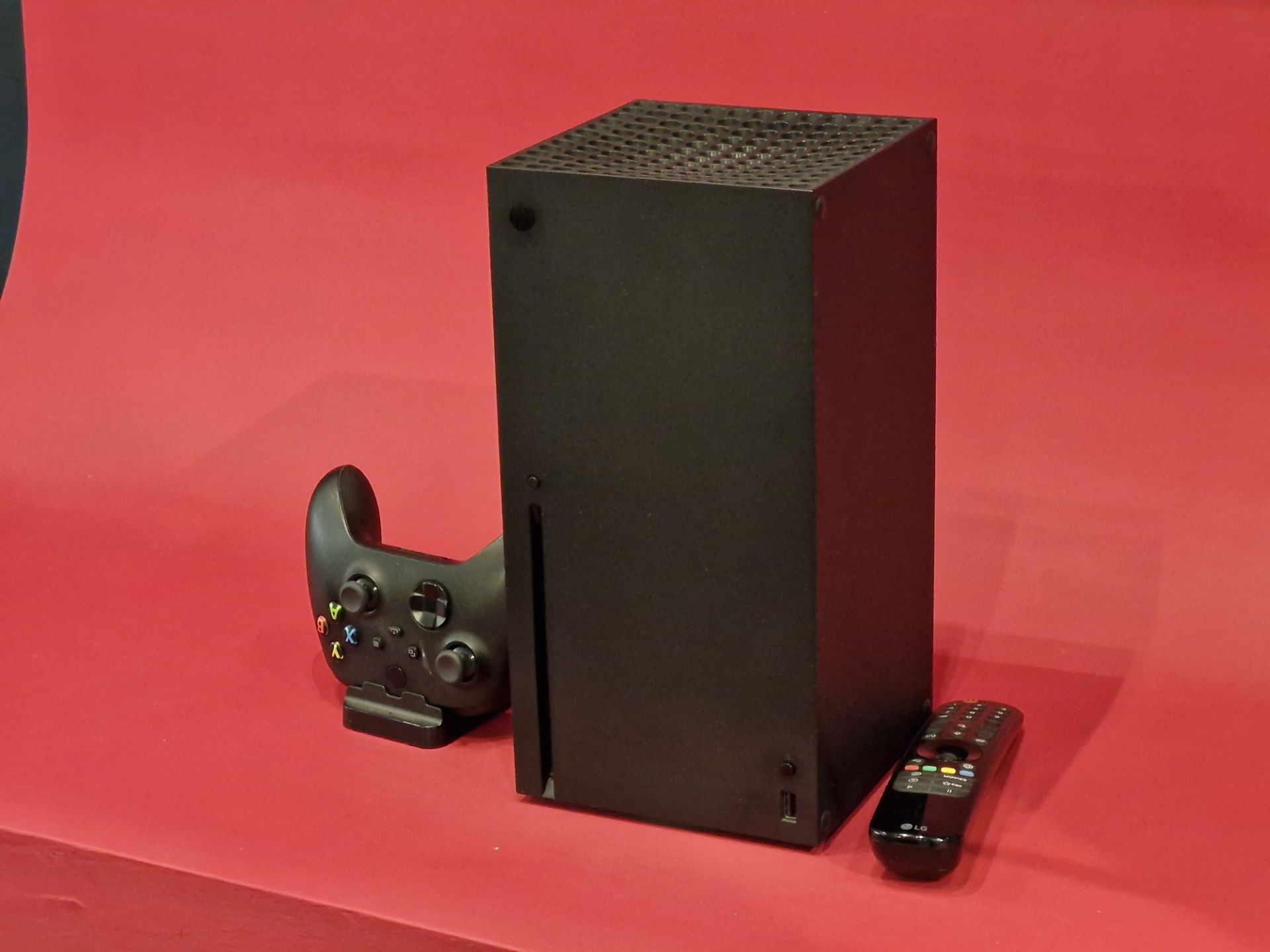 عکس ایکس باکس سری ایکس با دوربین تله فوتوی S23 FE