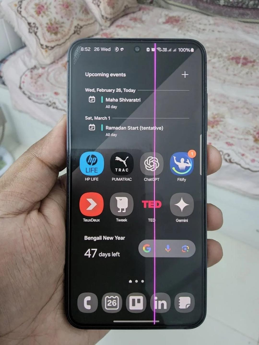 خط صورتی روی نمایشگر گلکسی S23
