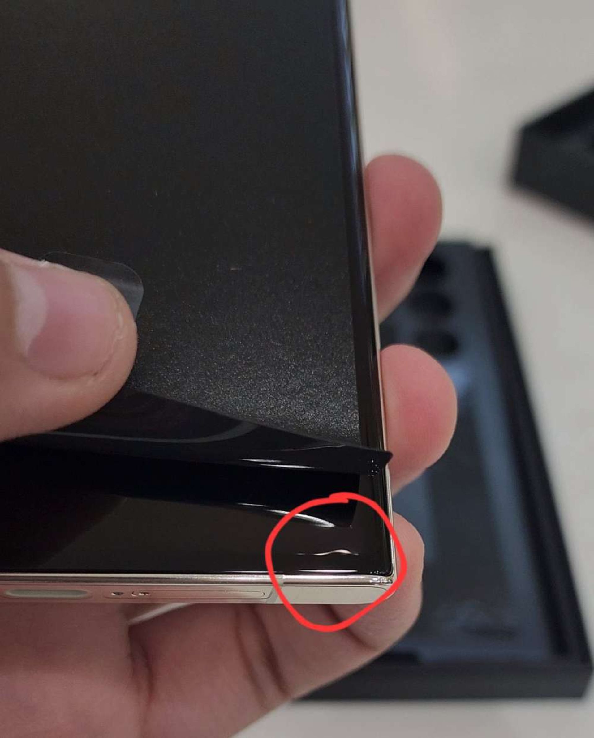 اثر حباب مانند روی نمایشگر گلکسی S23 اولترا