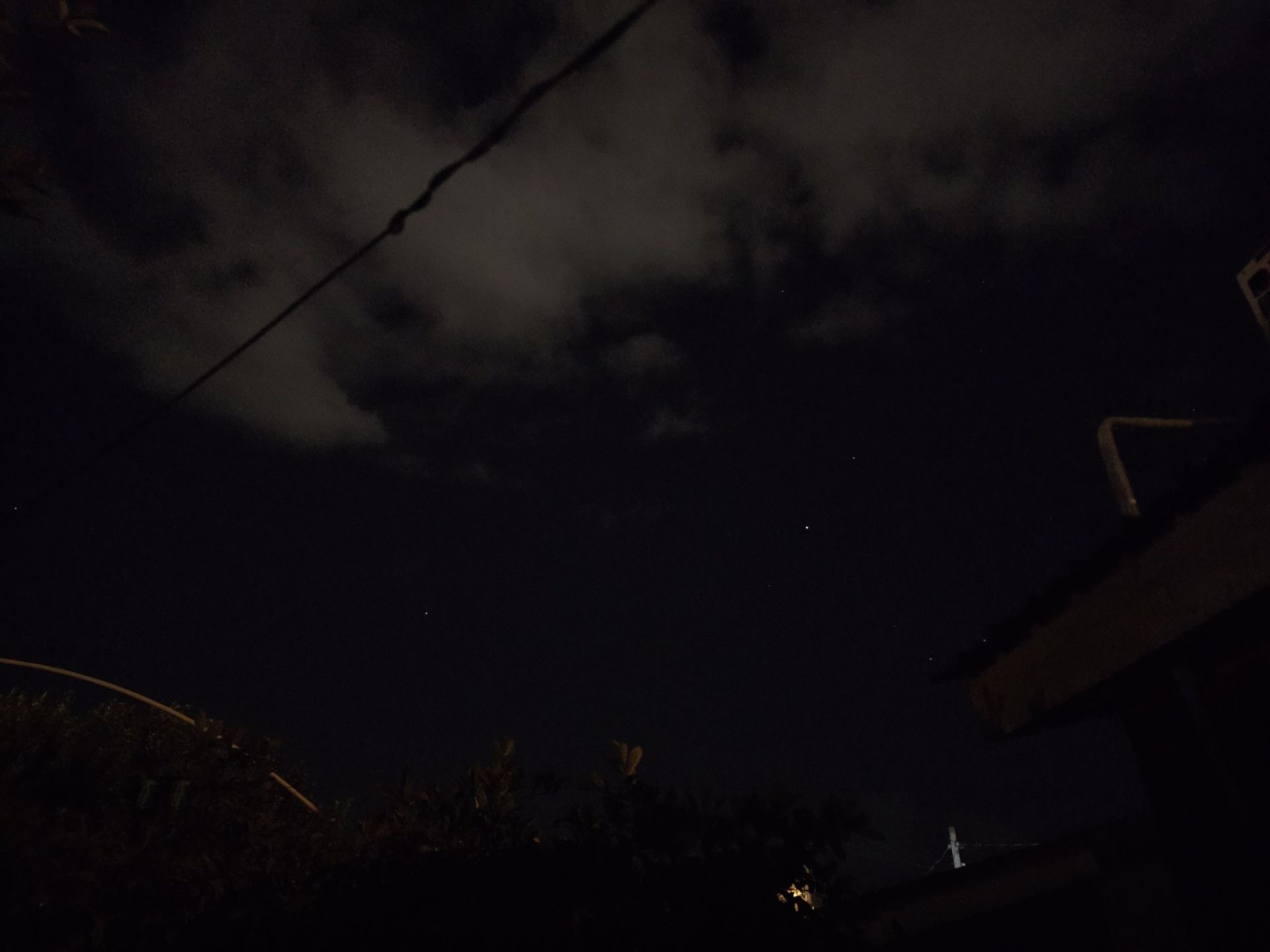 نمونه عکس ثبت‌شده با دوربین ۲۰۰ مگاپیکسلی گلکسی اس ۲۳ اولترا در نور کم (غیر‌فعال‌بودن حالت Night Mode)