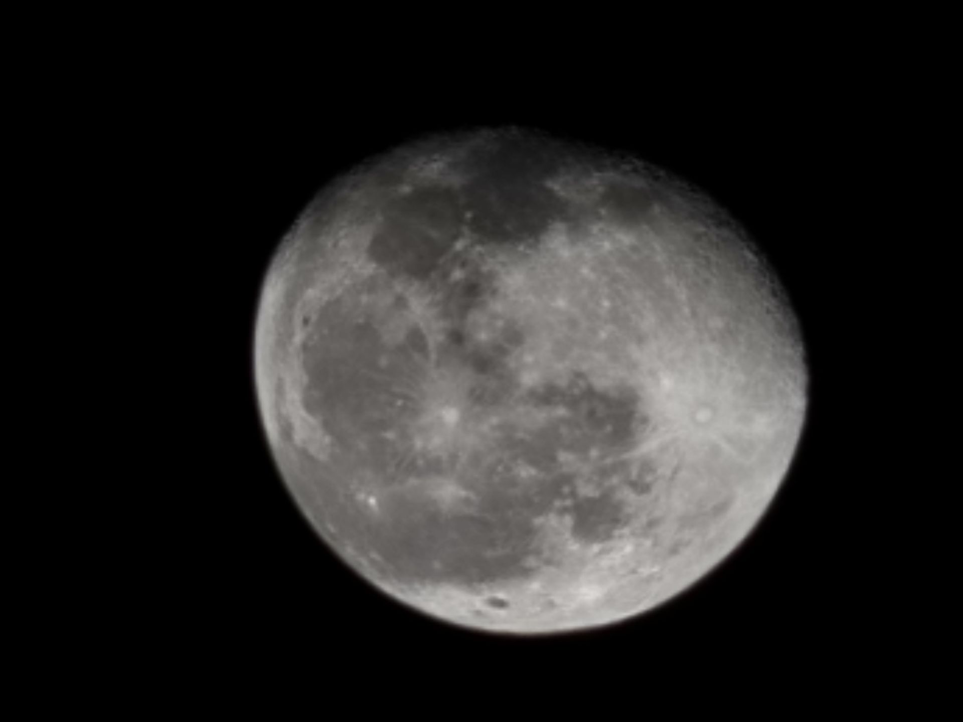 عکس ۱۰۰ برابری گلکسی اس ۲۳ اولترا از ماه