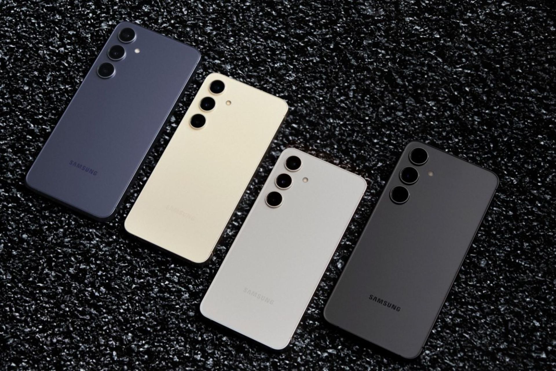 گلکسی S24 در چهار رنگ از نمای پشت 