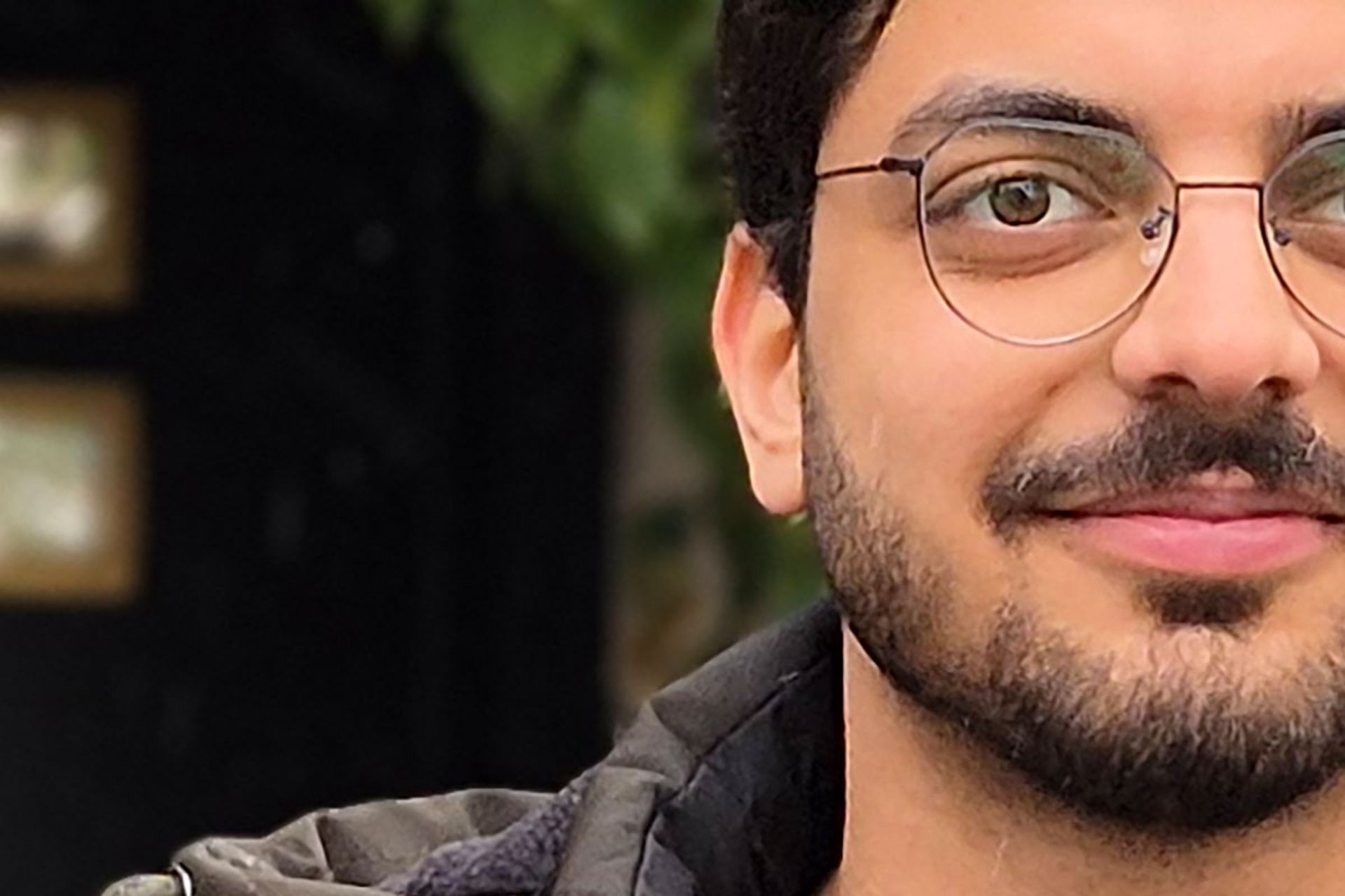 نمایی نزدیک از صورت یک فرد