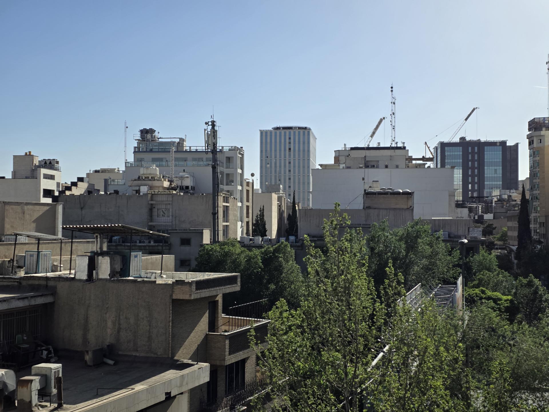 نمونه عکس گلکسی S25 اج سامسونگ نمایی از تهران