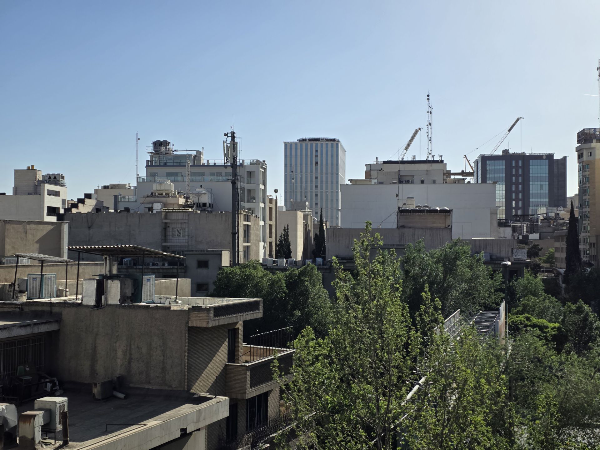 نمونه عکس گلکسی S25 اج سامسونگ نمایی از تهران