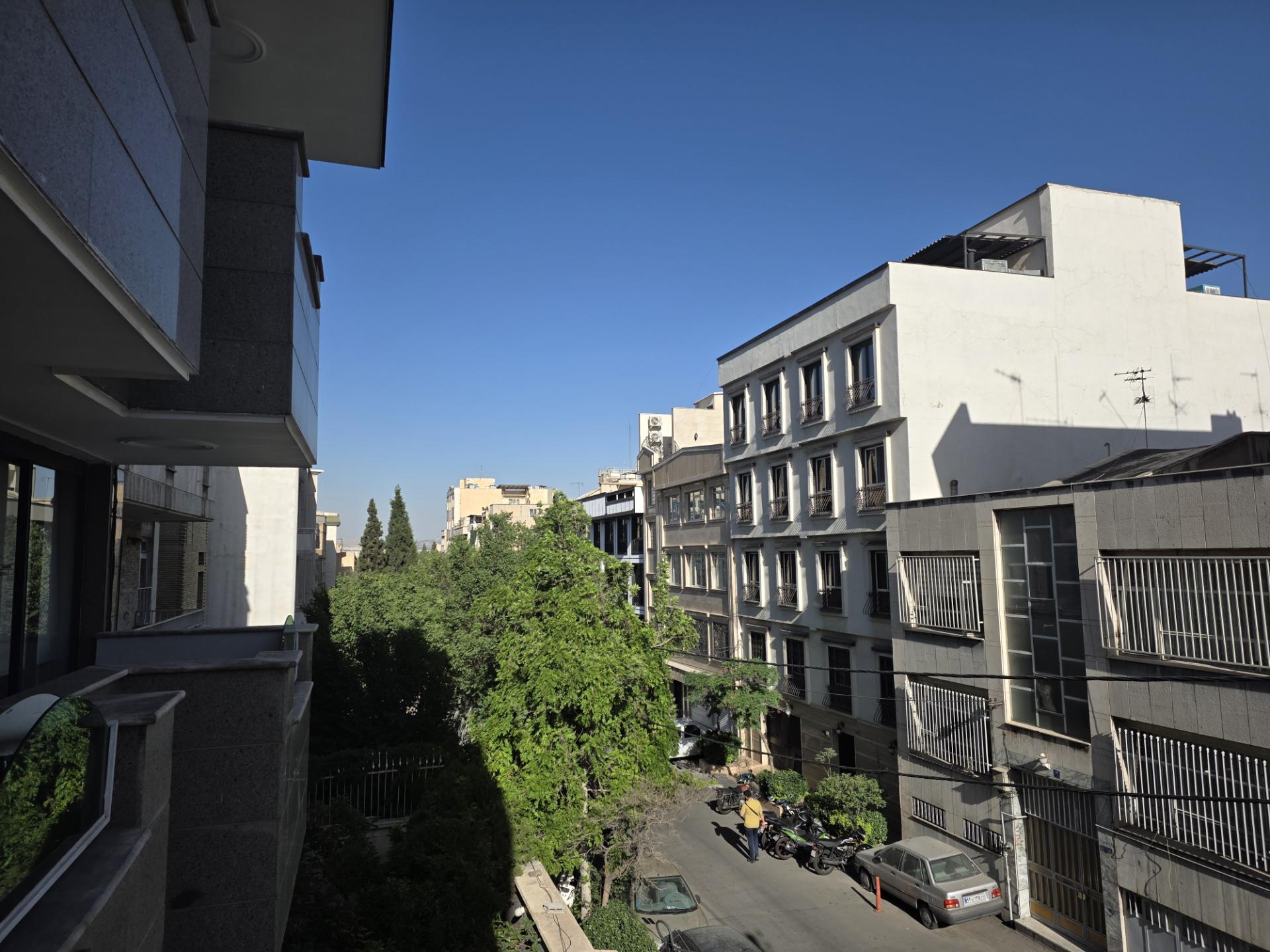 نمونه عکس گلکسی S25 اج سامسونگ کوچه در شهر تهران