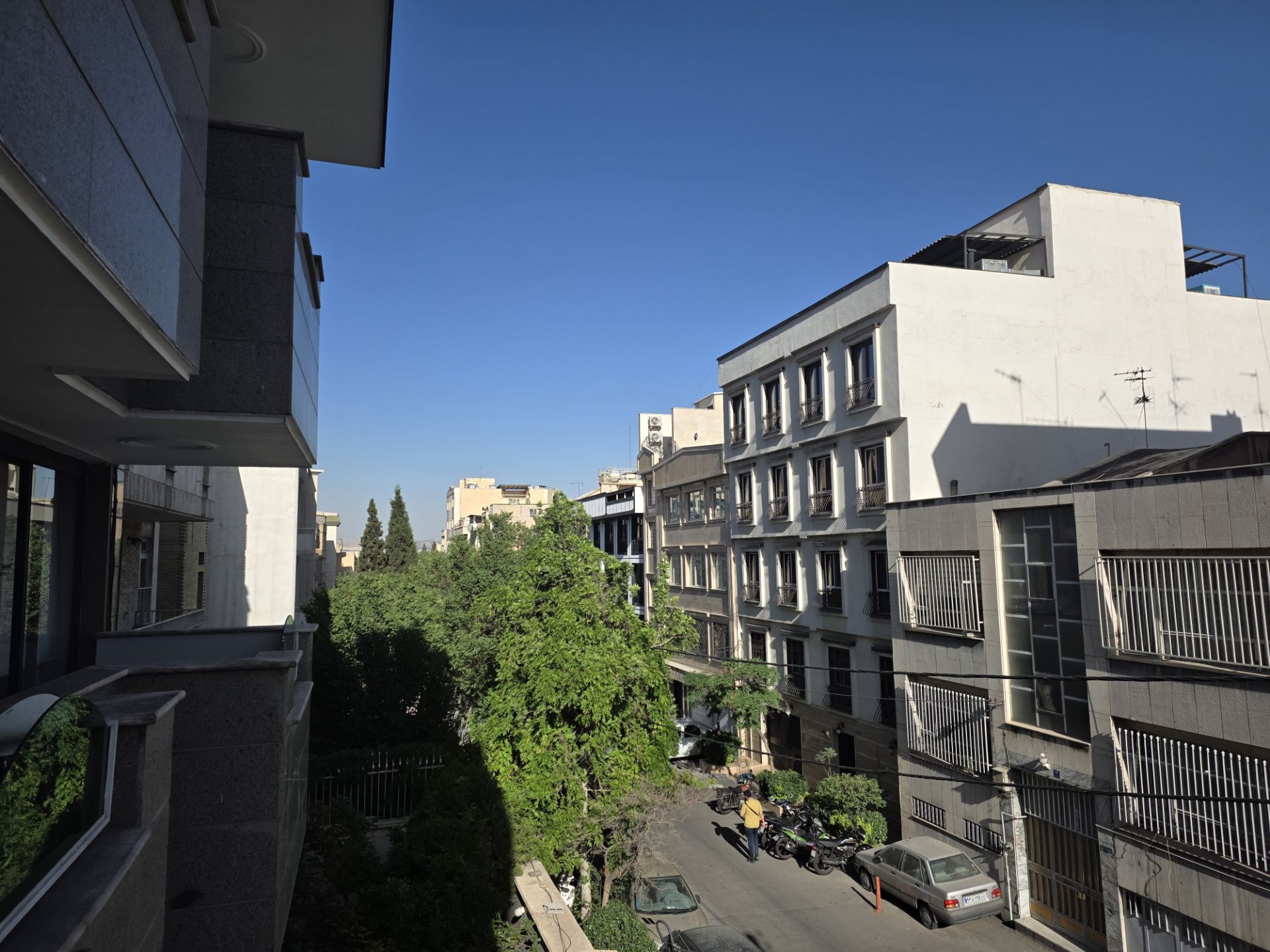 نمونه عکس گلکسی S25 اج سامسونگ کوچه در شهر تهران