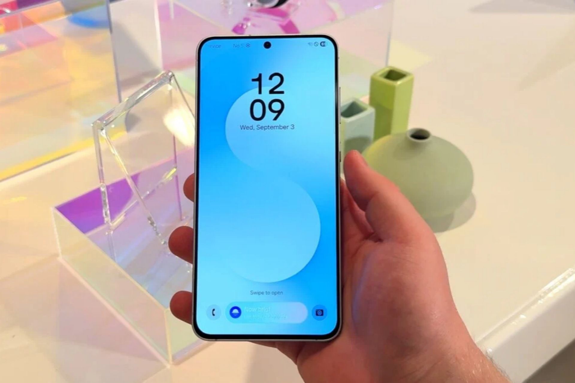 گلکسی S25 FE در دست کاربر