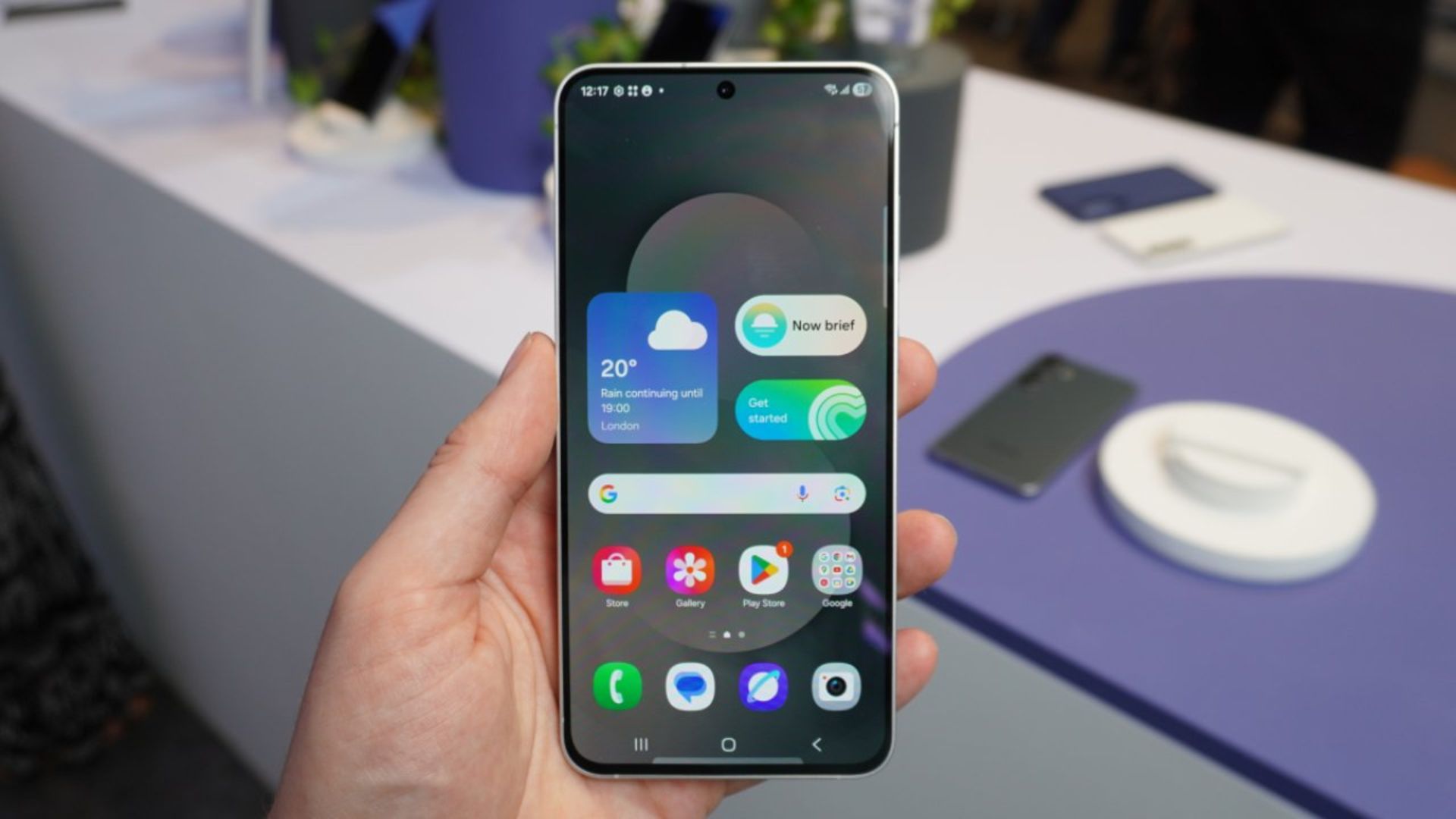 گلکسی S25 FE در دست