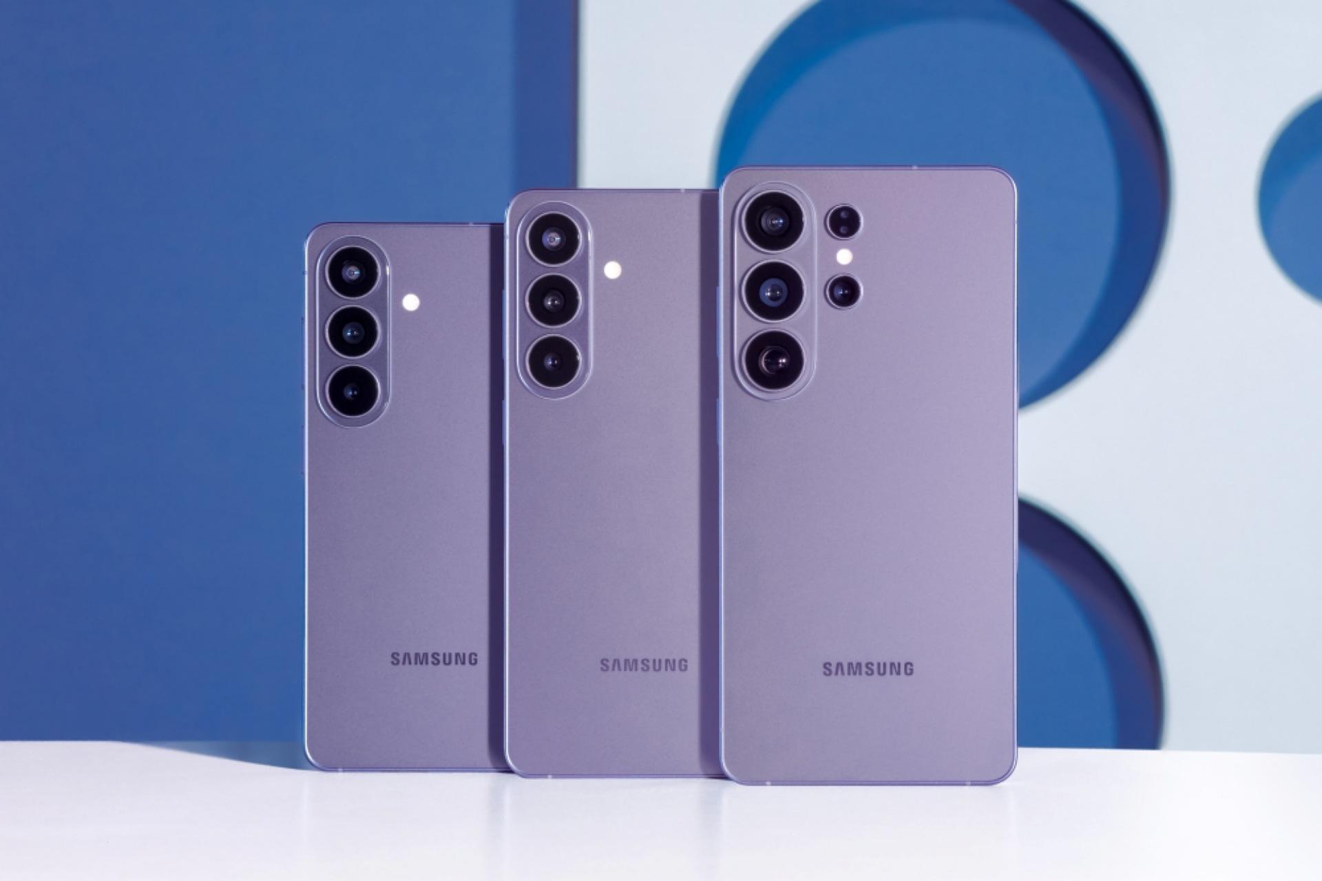 گوشی‌های سری گلکسی S26 کنار یکدیگر در رنگ بنفش