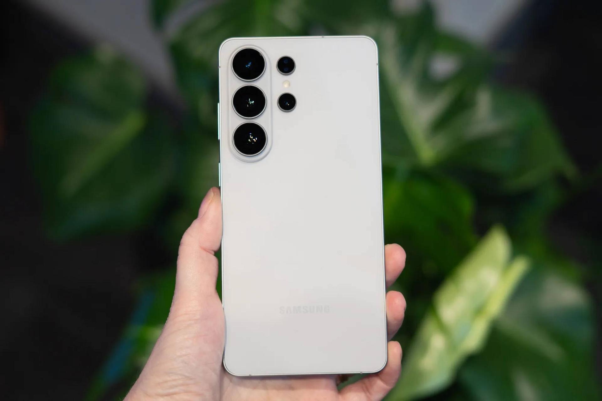 گلکسی s26 اولترا در دست