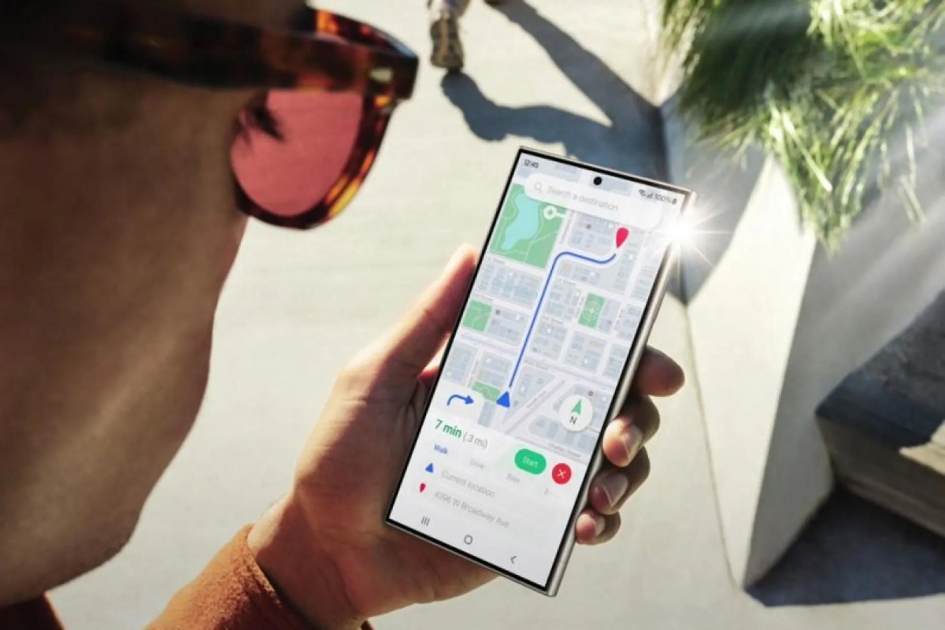 نمایشگر گلکسی S26 اولترا در حال نمایش مسیریاب