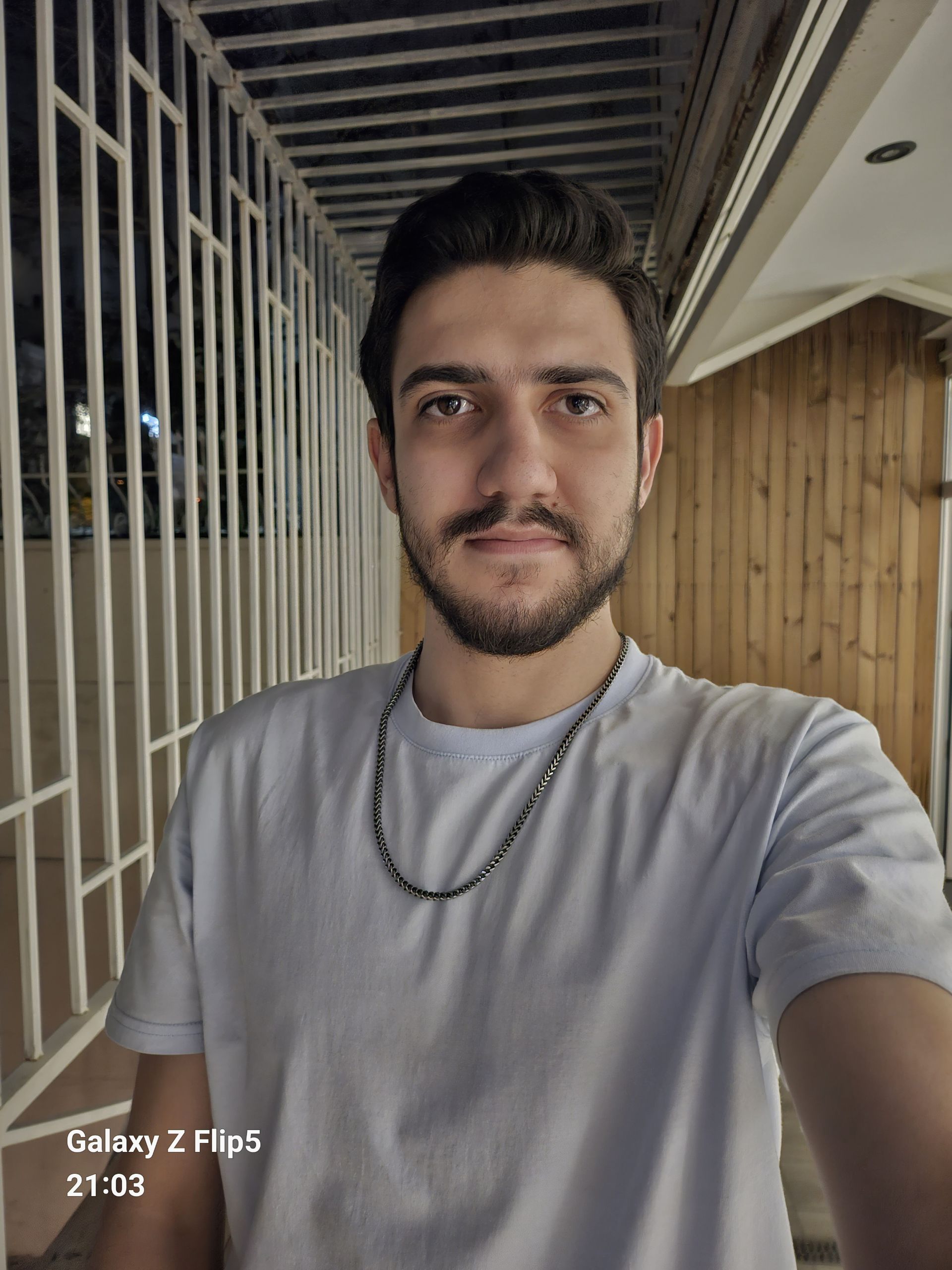 عکس سلفی هادی در شب