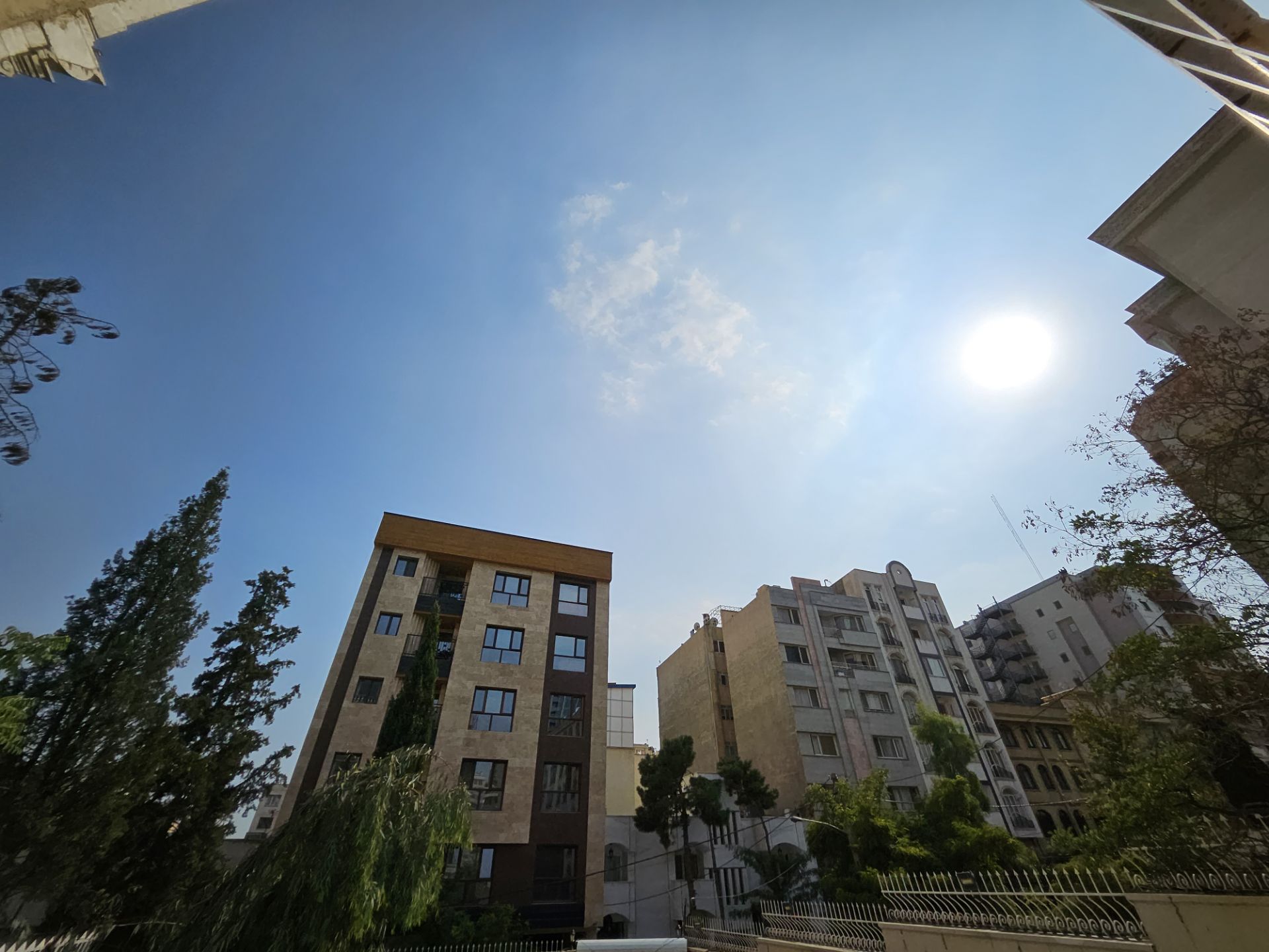 یک روز آفتابی در تهران