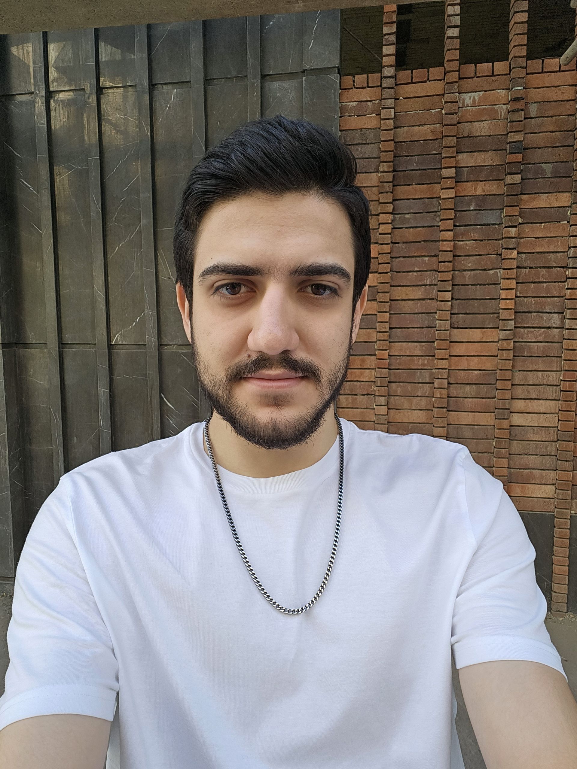 عکس سلفی هادی در نور روز