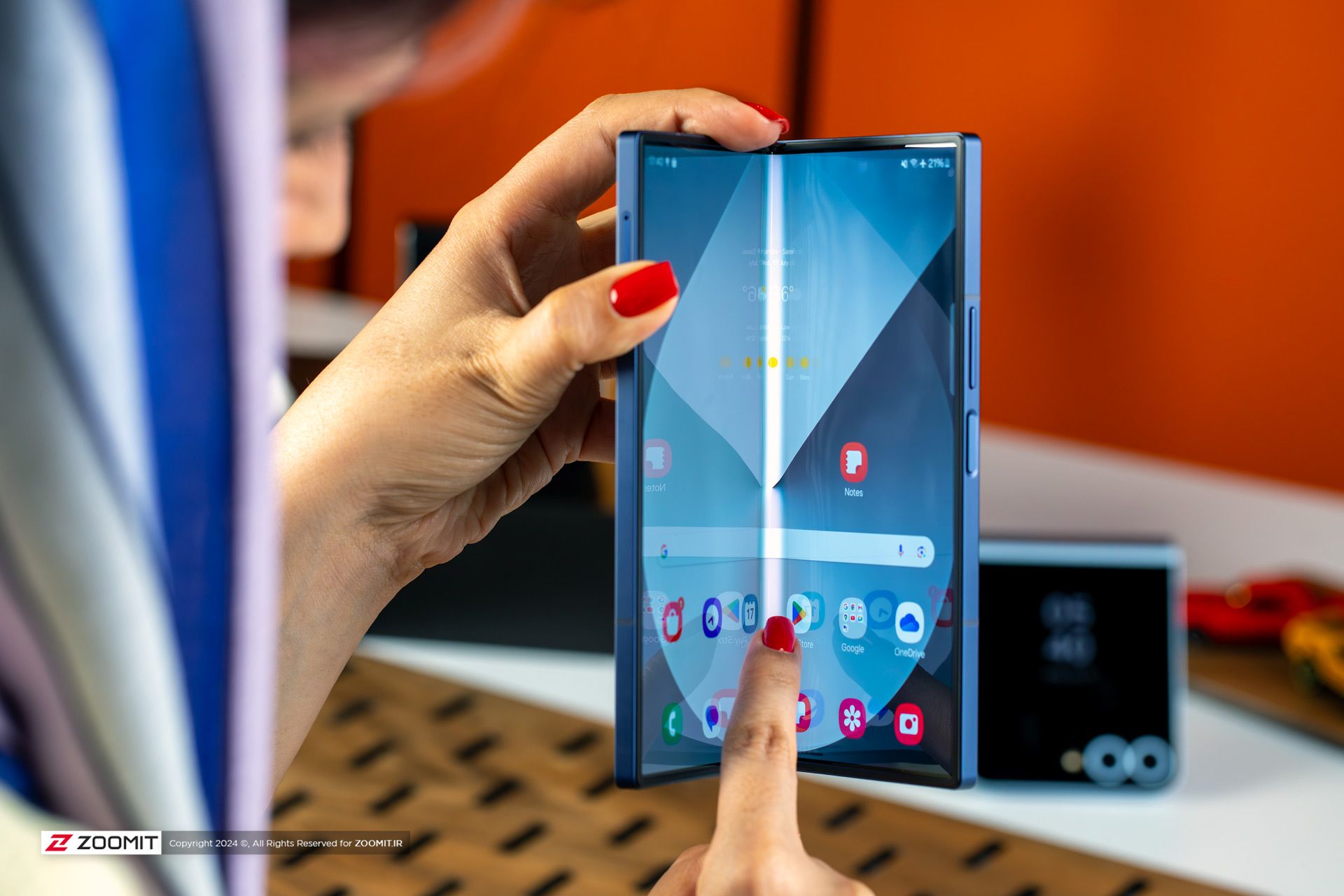 Galaxy Z Fold 6 screen folding