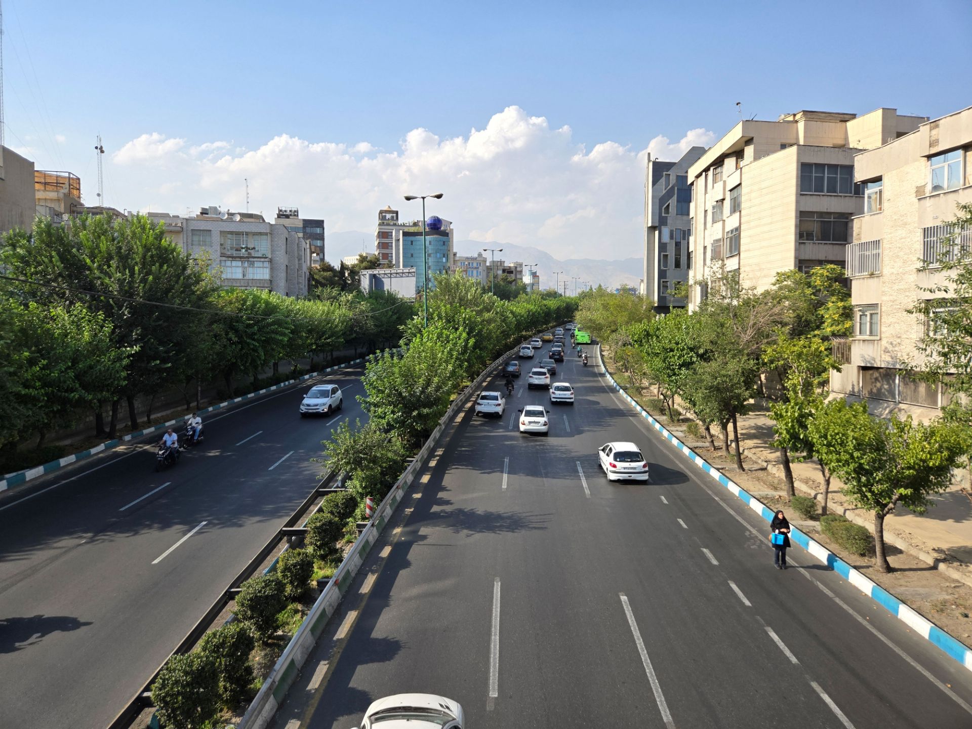 Relatively quiet highway in the city