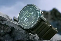 ساعت هوشمند گارمین Enduro 4 با صفحه نمایش دیجیتال روی صخره
