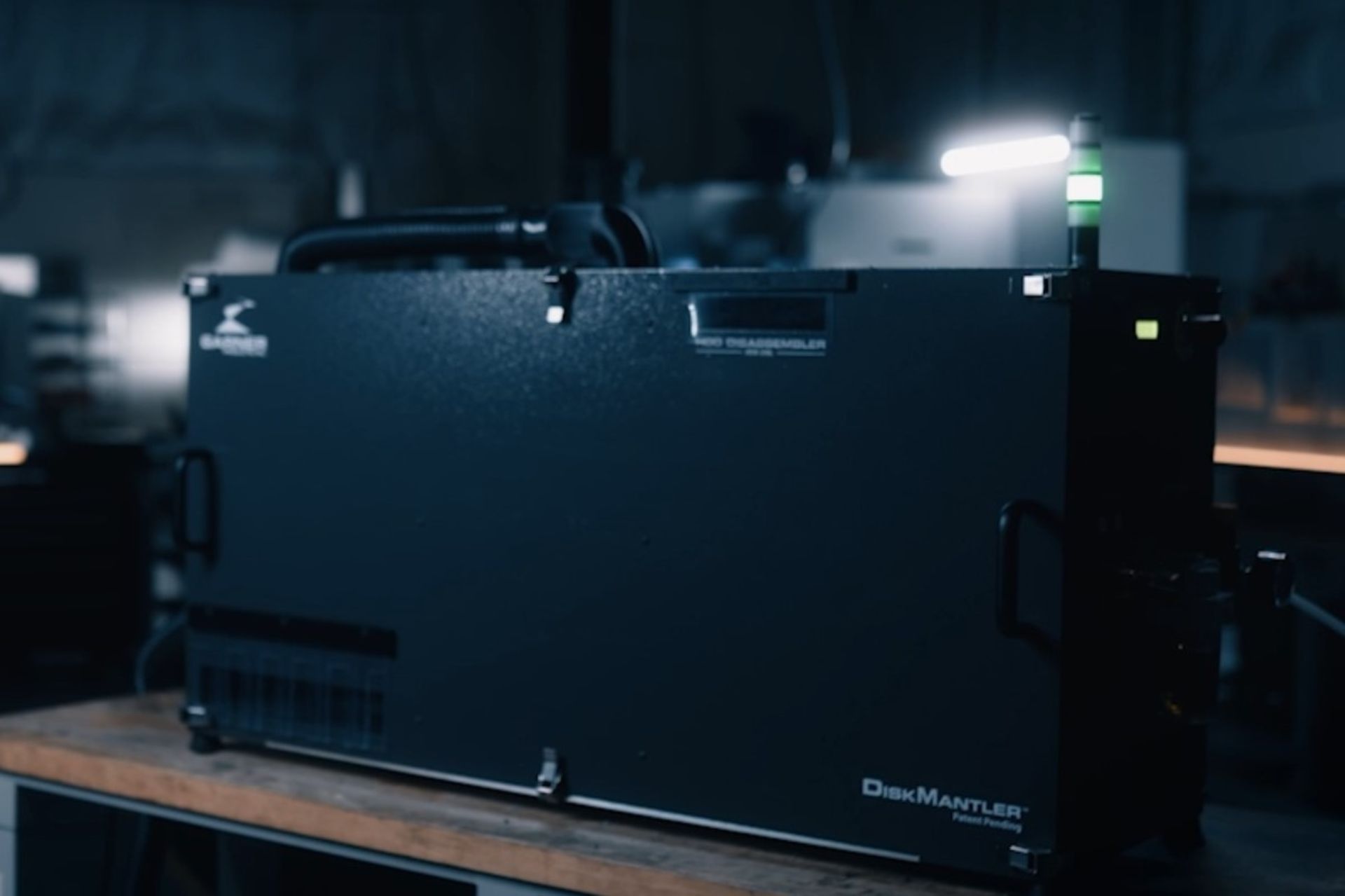 دستگاه جدا کننده‌ی قطعات داخل هارد دیسک هارد درایو HDD