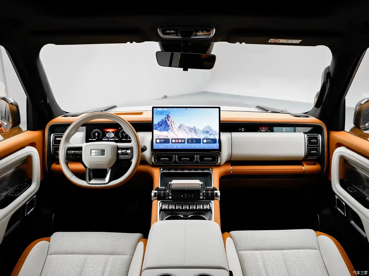 داشبورد و کابین خودروی جیلی بتل‌شیپ (Geely Betelship 700) با نمایشگر بزرگ مرکزی
