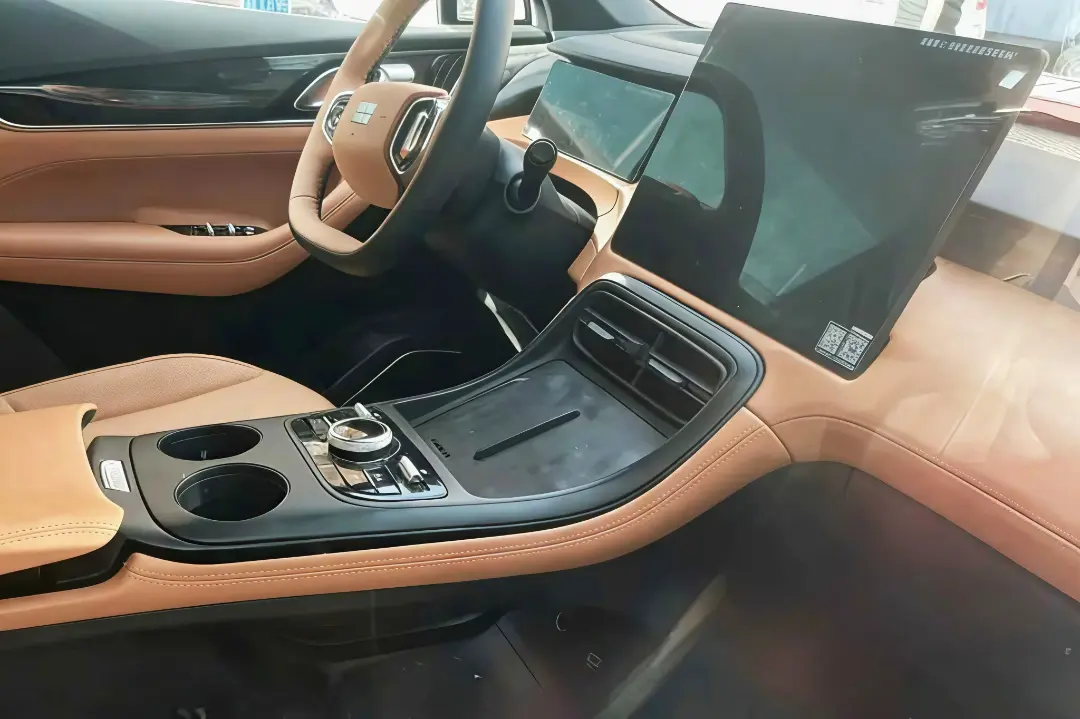 نمای کابین خودرو جیلی گلکسی M7