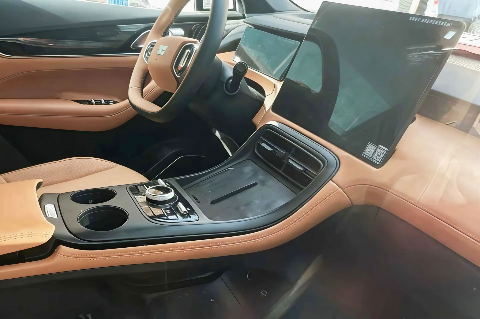 نمای کابین خودرو جیلی گلکسی M7