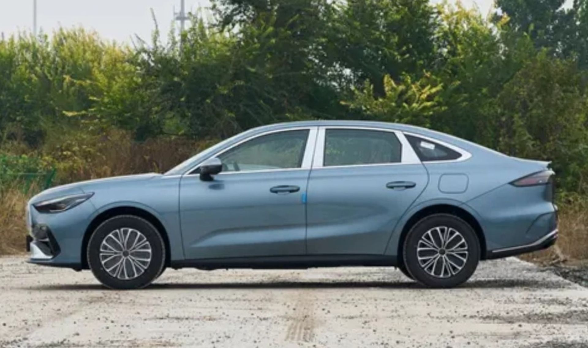 نمای جانبی خودروی Galaxy Starshine 6 جیلی