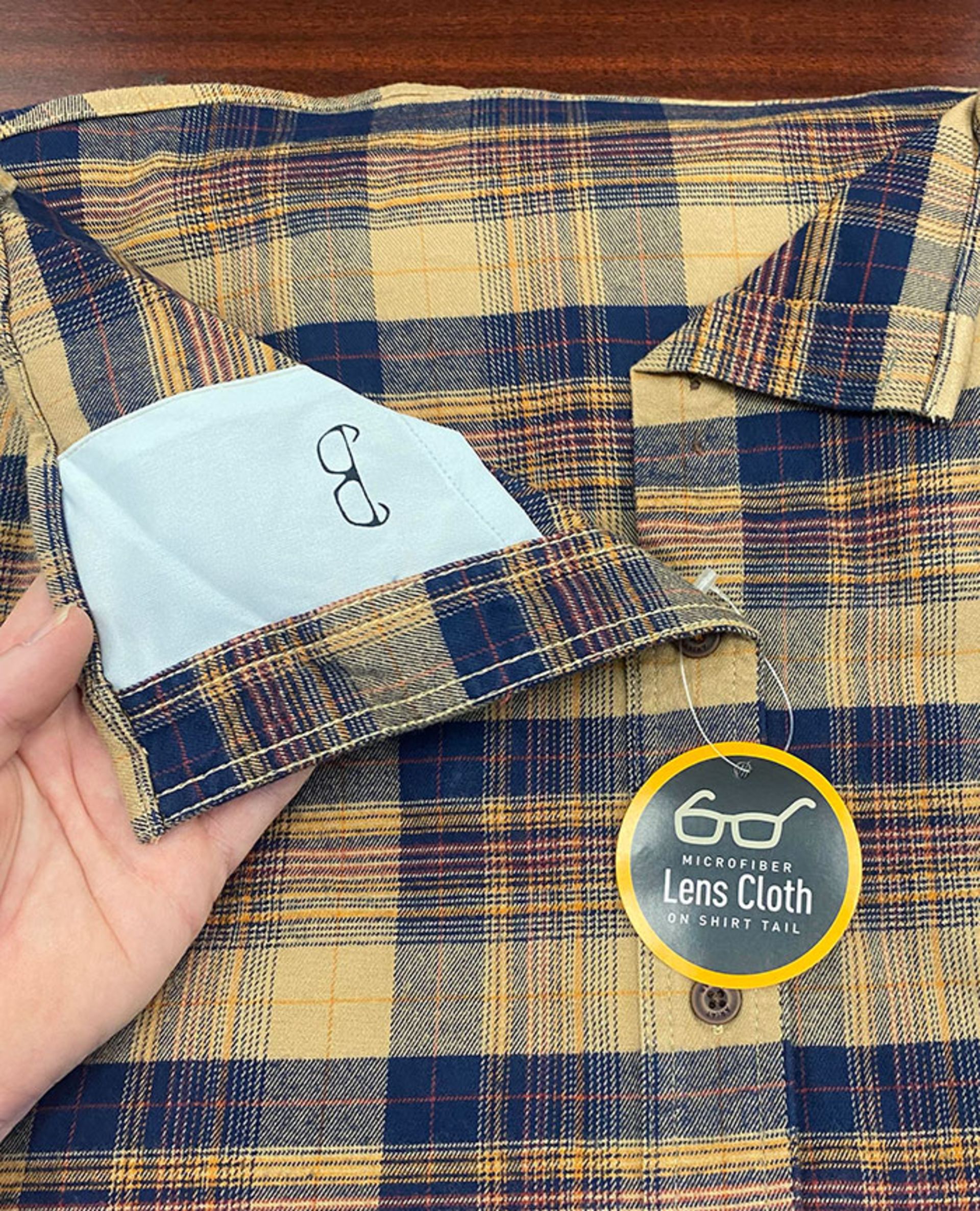 پیراهن با دستمال عینک