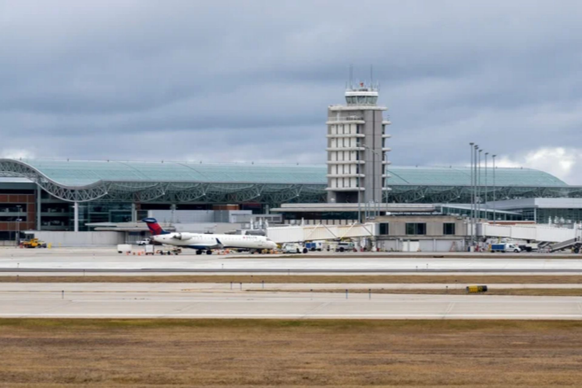 فرودگاه بین‌المللی جرالد آر. فورد از نمای دور