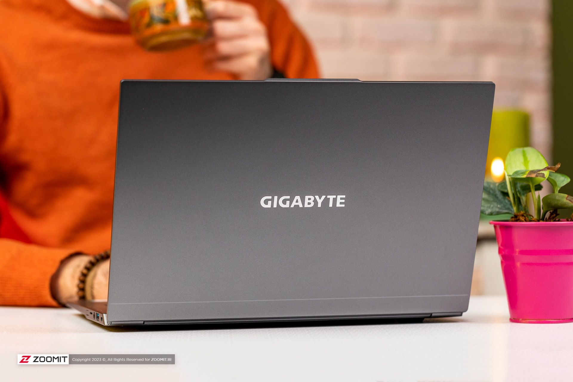 Metal body in the beautiful U4 Gigabyte laptop