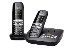 نمای کلی تلفن گیگاست C610A Duo با نمایش پایه اصلی، پایه متحرک و گوشی بی سیم