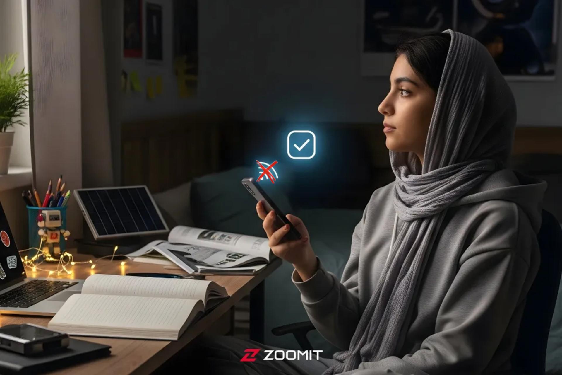 دختر جوان درحال کار با گوشی درحالت آفلاین در اتاق
