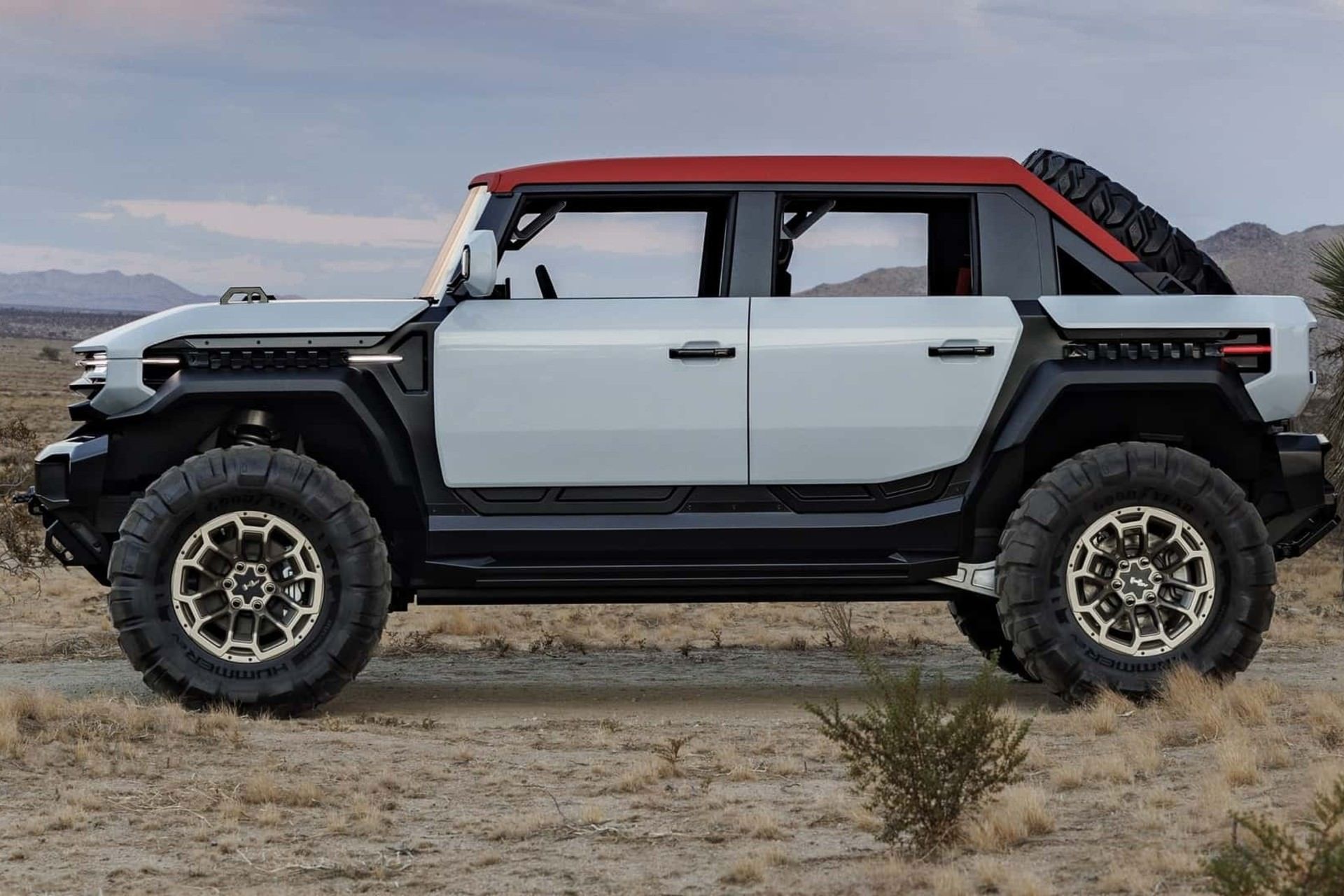 نمای جانبی پیکاپ جی‌ام‌سی هامر ایکس