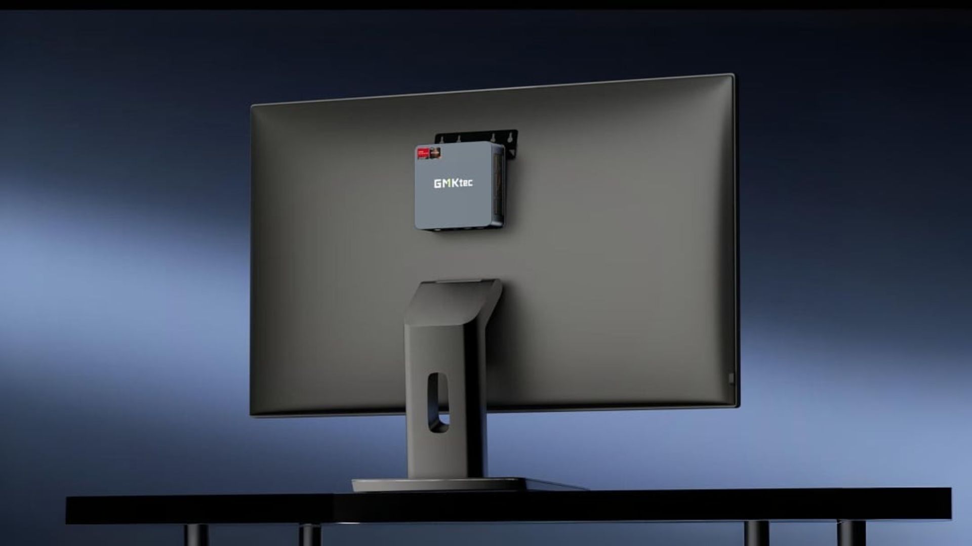 مینی پی‌سی M6 Ultra روی مانیتور