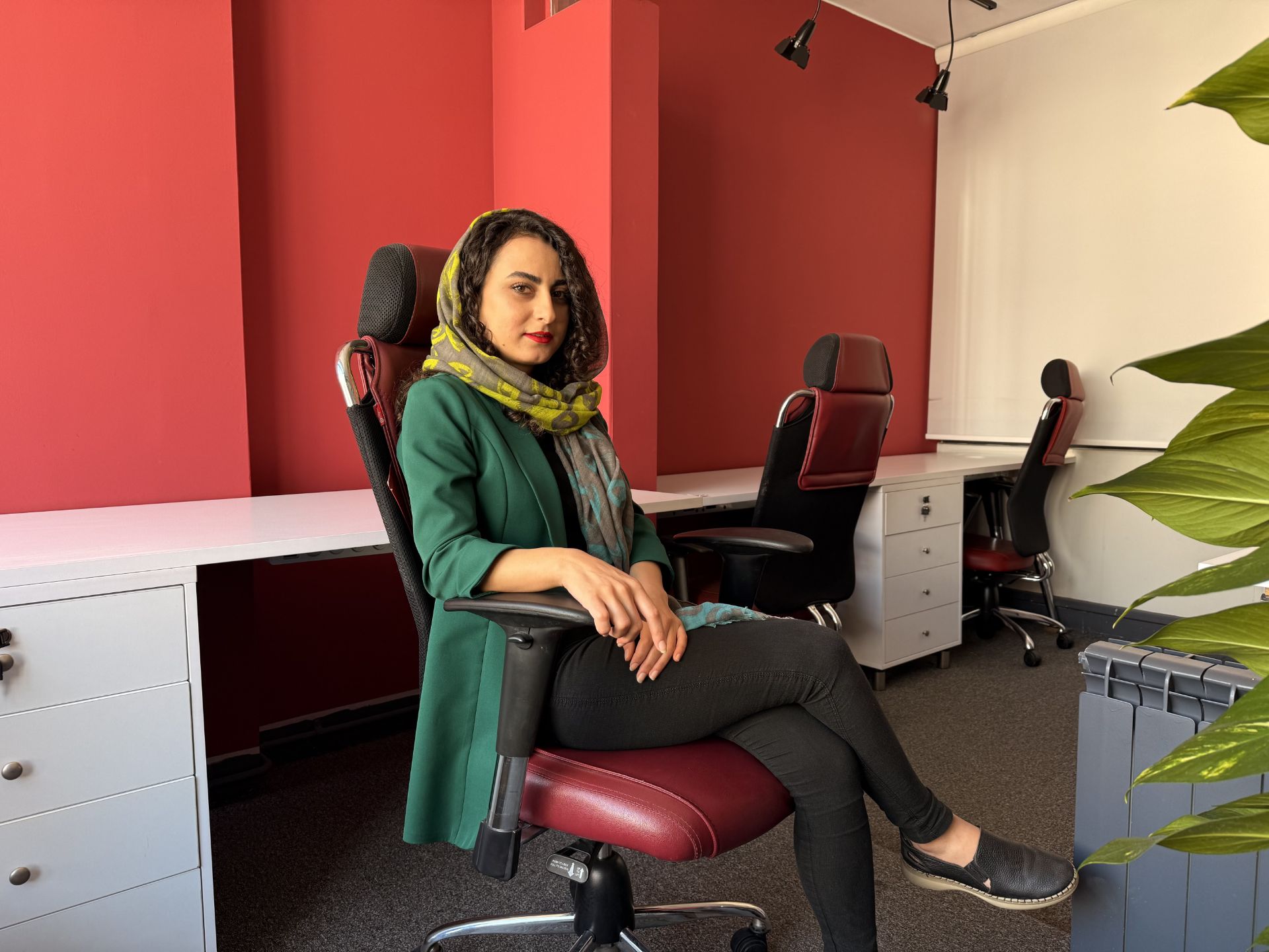 Kausar Nikomanesh, Zomit writer in the editorial office - Gold iPhone 16 Pro photography style