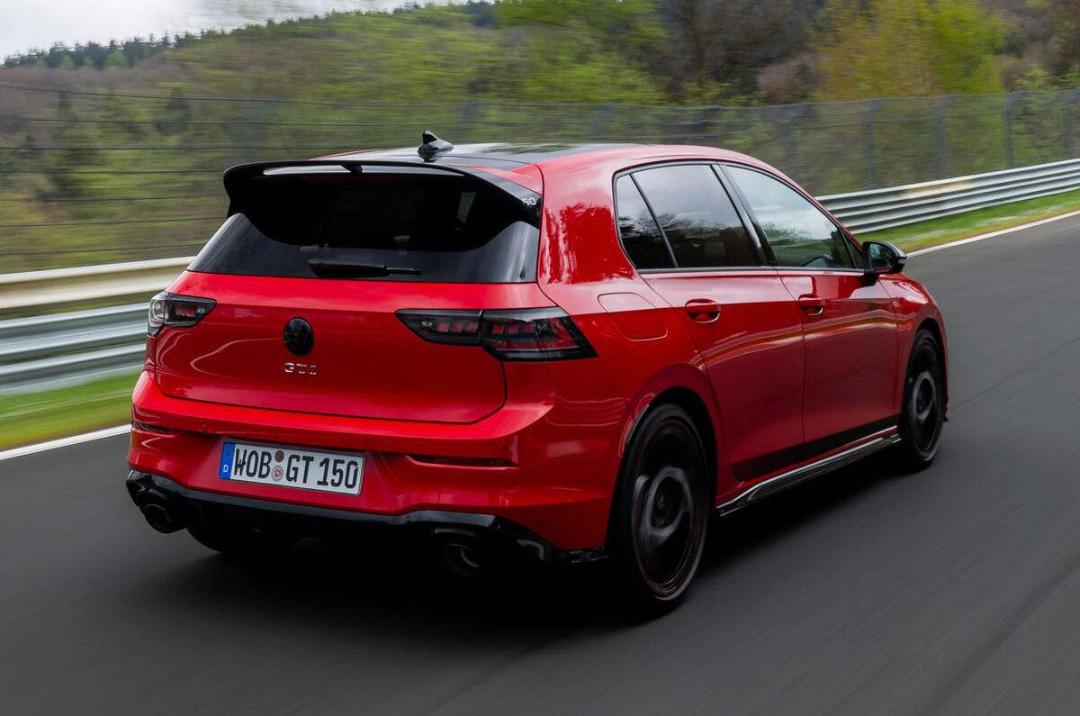 نمای عقبی گلف GTI Edition 50