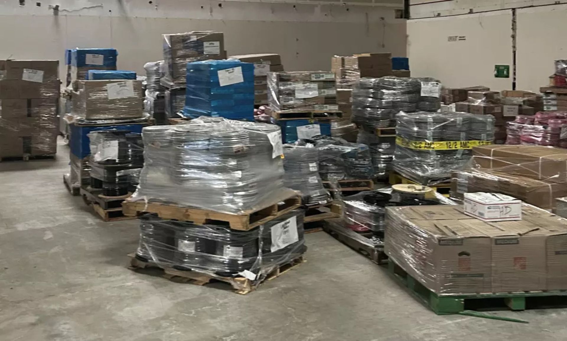 انبار اجناس مسروقه هوم دیپو