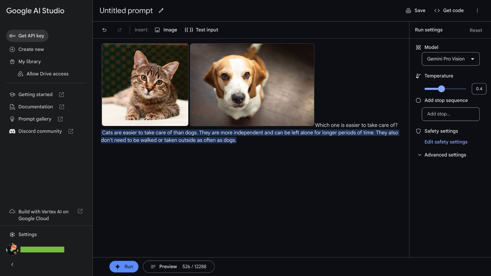تصویر محیط google ai studio که کاربر عکس سگ و گربه را گذاشته و می‌پرسد نگهداری از کدام راحتتر است
