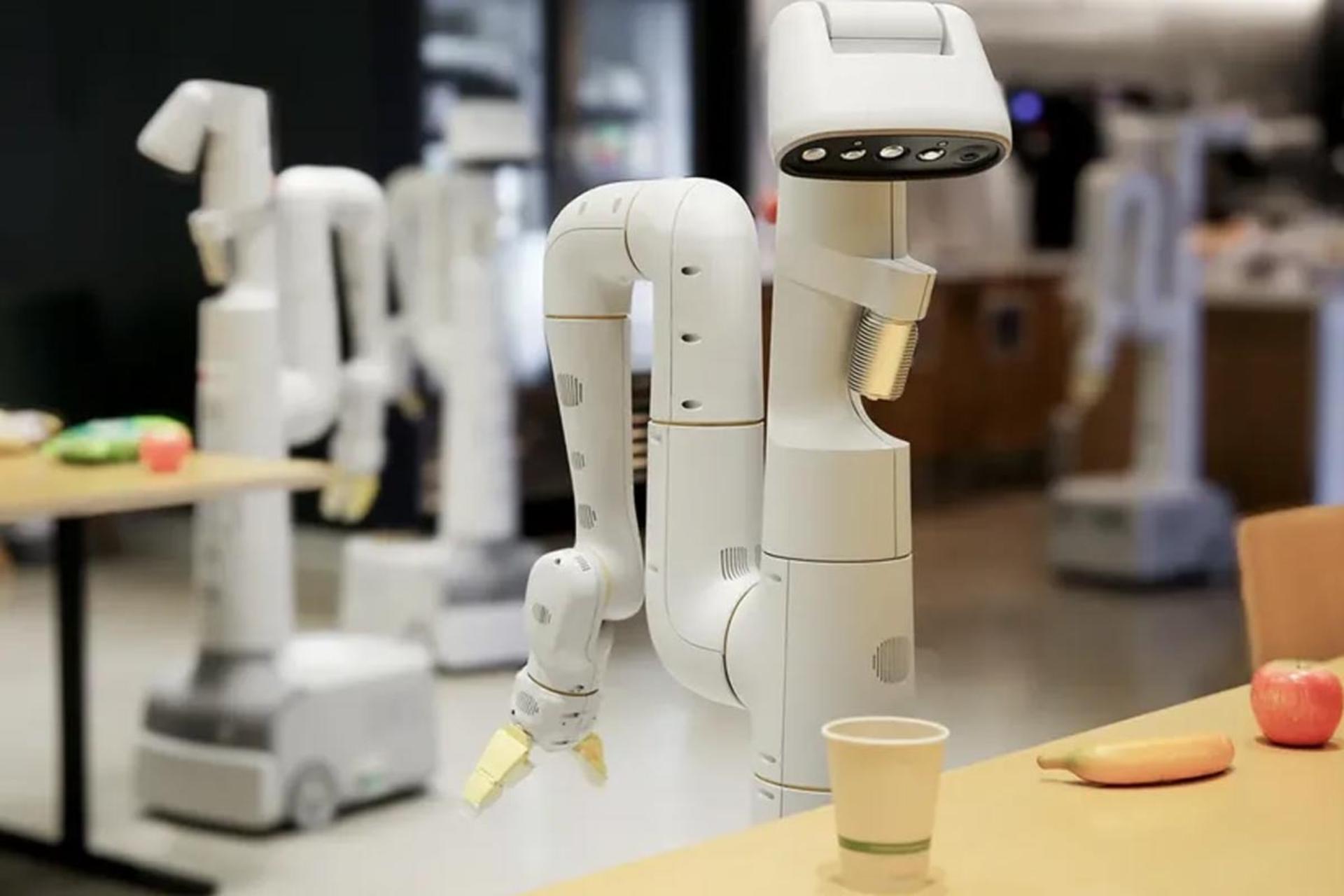ربات‌های گوگل دارای دوربین و یک دست رباتیک