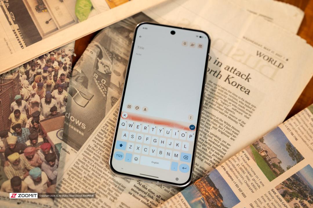 گوشی هوشمند پیکسل ۱۱ پرو XL (Pixel 11 Pro XL) روی روزنامه‌های قدیمی