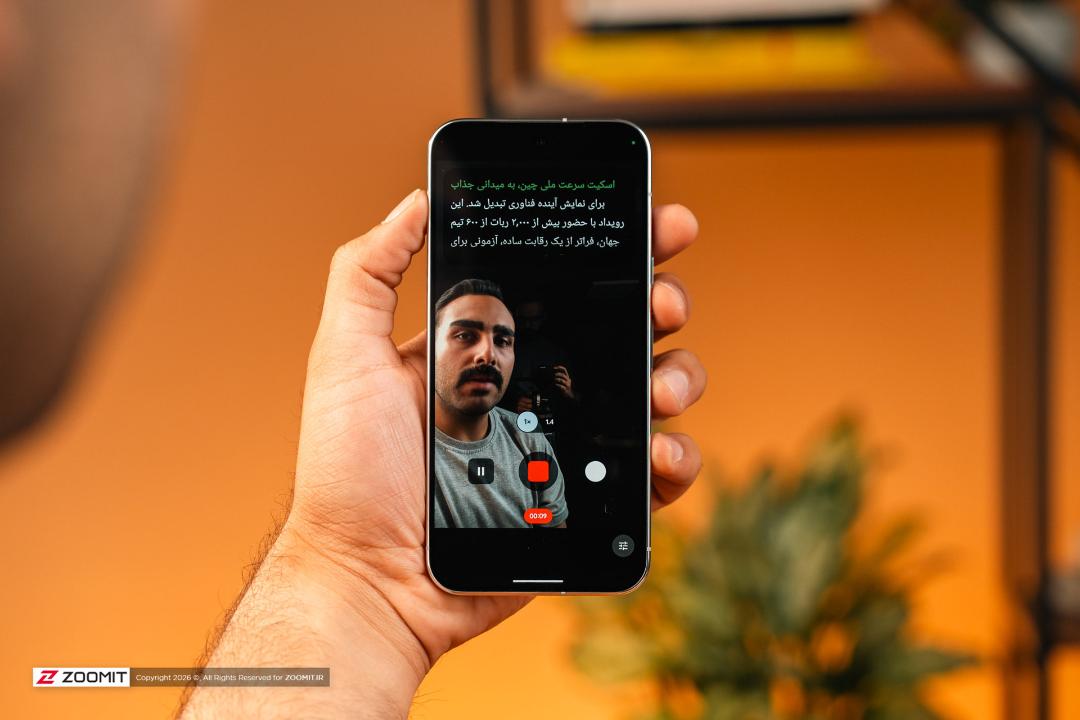 گوشی هوشمند پیکسل 11 پرو XL (Pixel 11 Pro XL) در دست کاربر